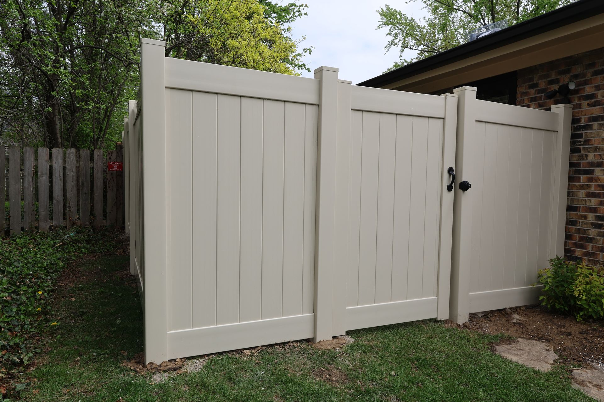 vinyl fence installation Illinois