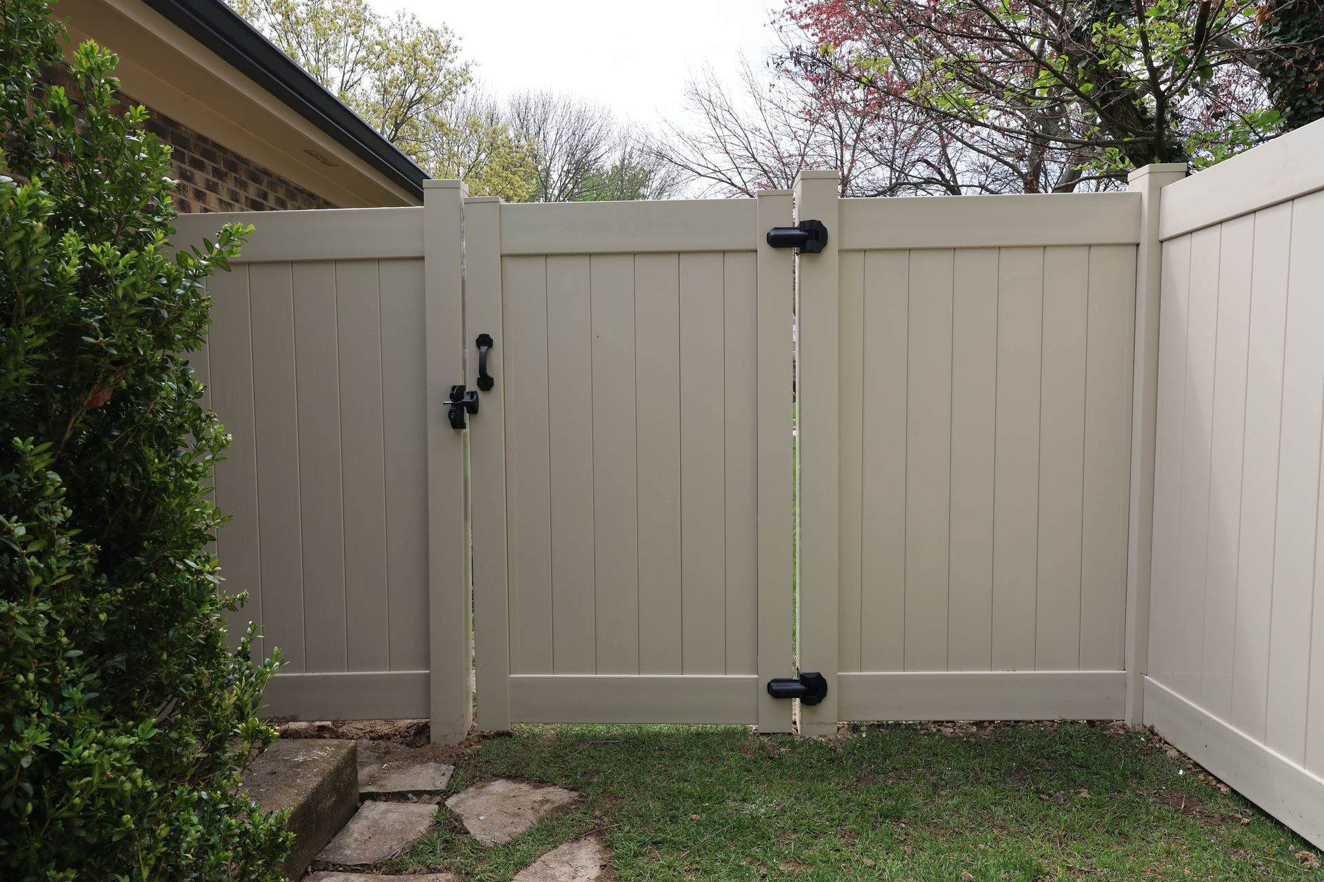 vinyl fence installation Illinois