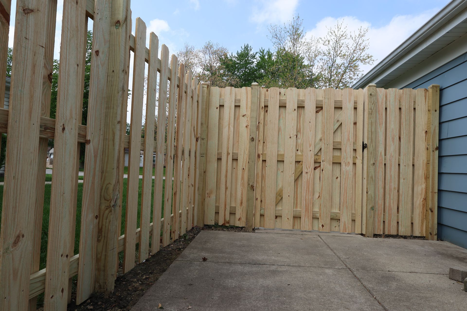 wood fence installation Illinois