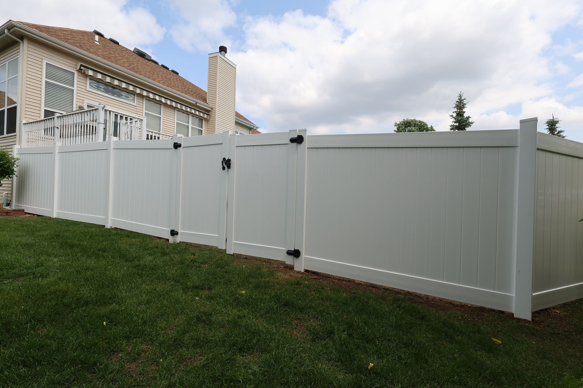 vinyl fence installation Illinois