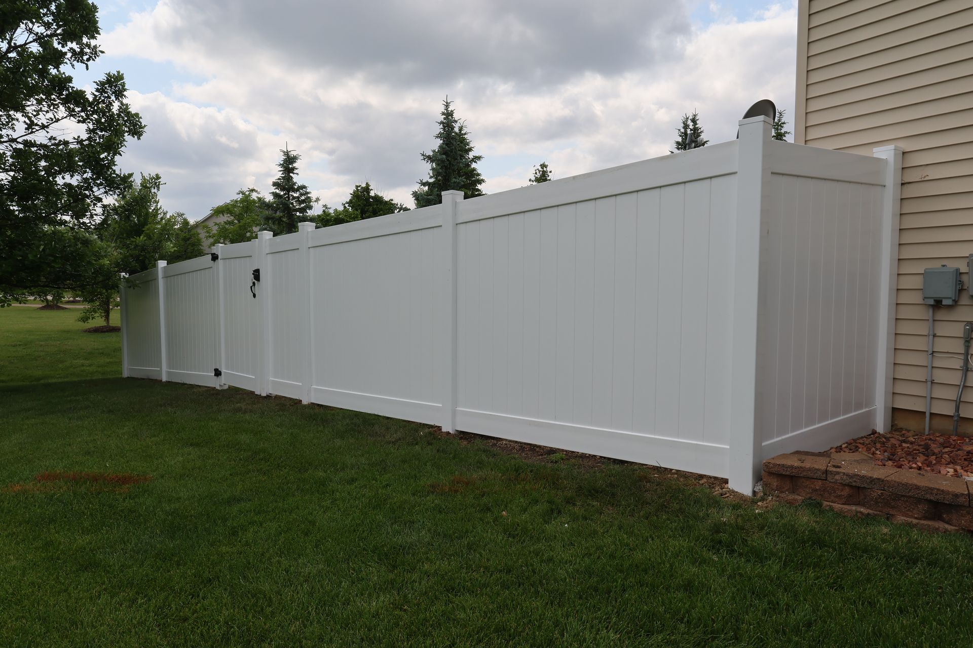 vinyl fence installation Illinois