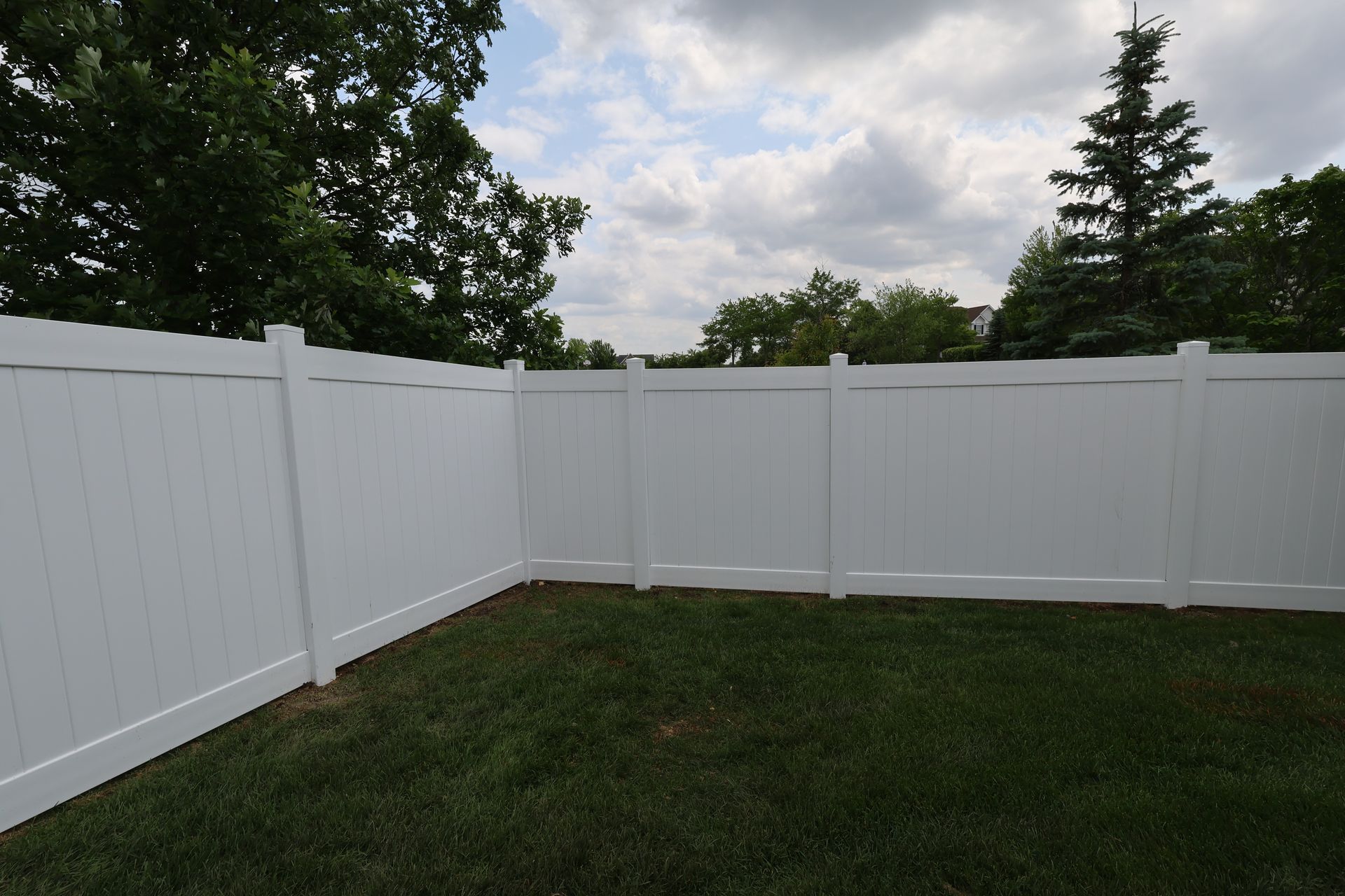 vinyl fence vinyl fence installation IllinoisIllinois