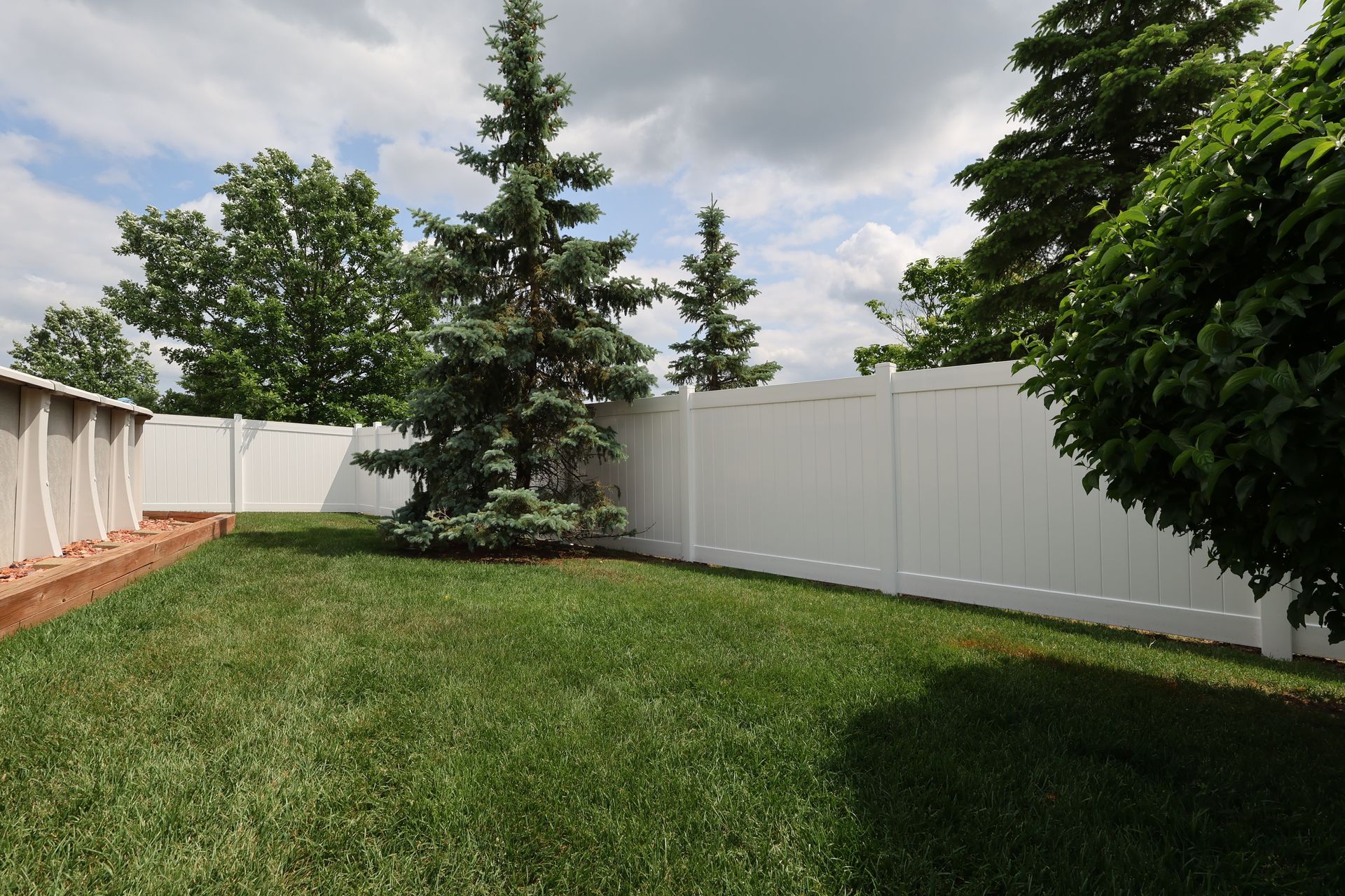 vinyl fence installation Illinois