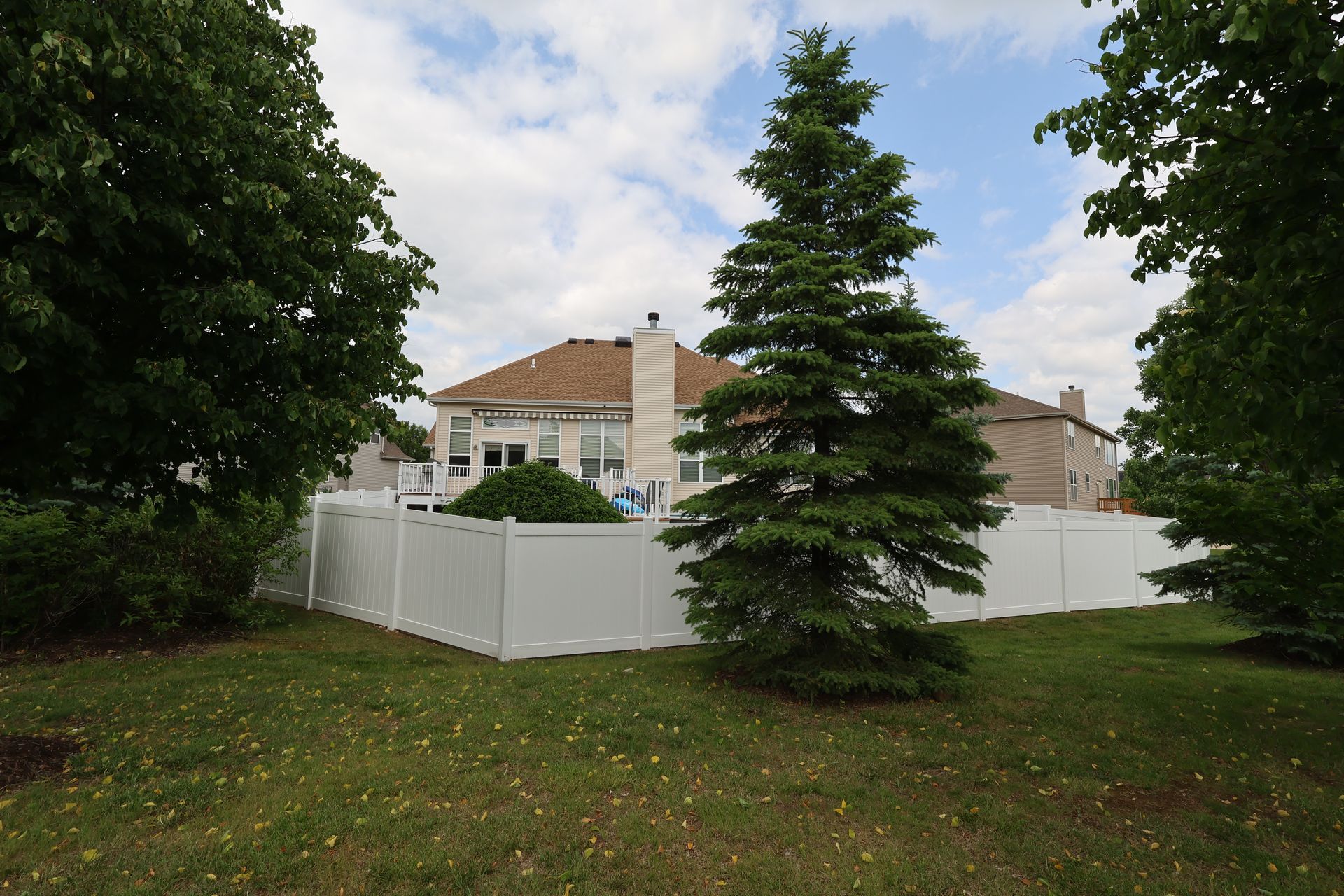 vinyl fence installation Illinois