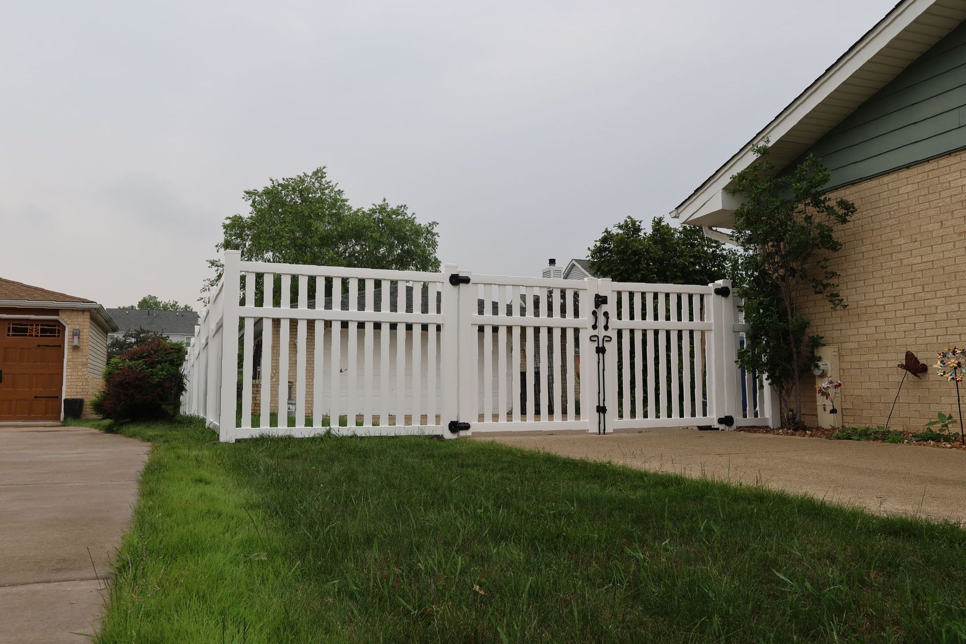 vinyl fence installation Illinois