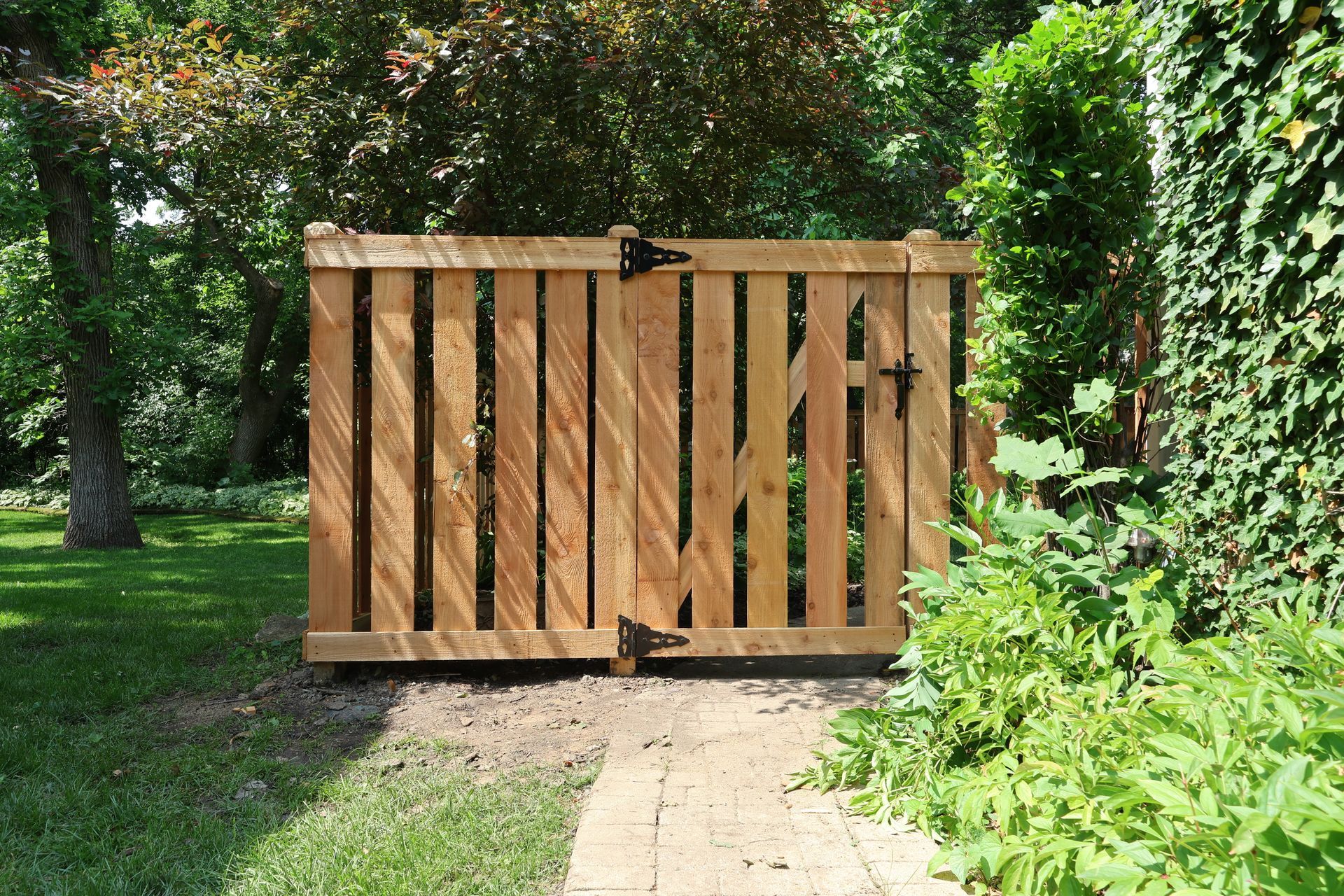cedar fence installation Illinois