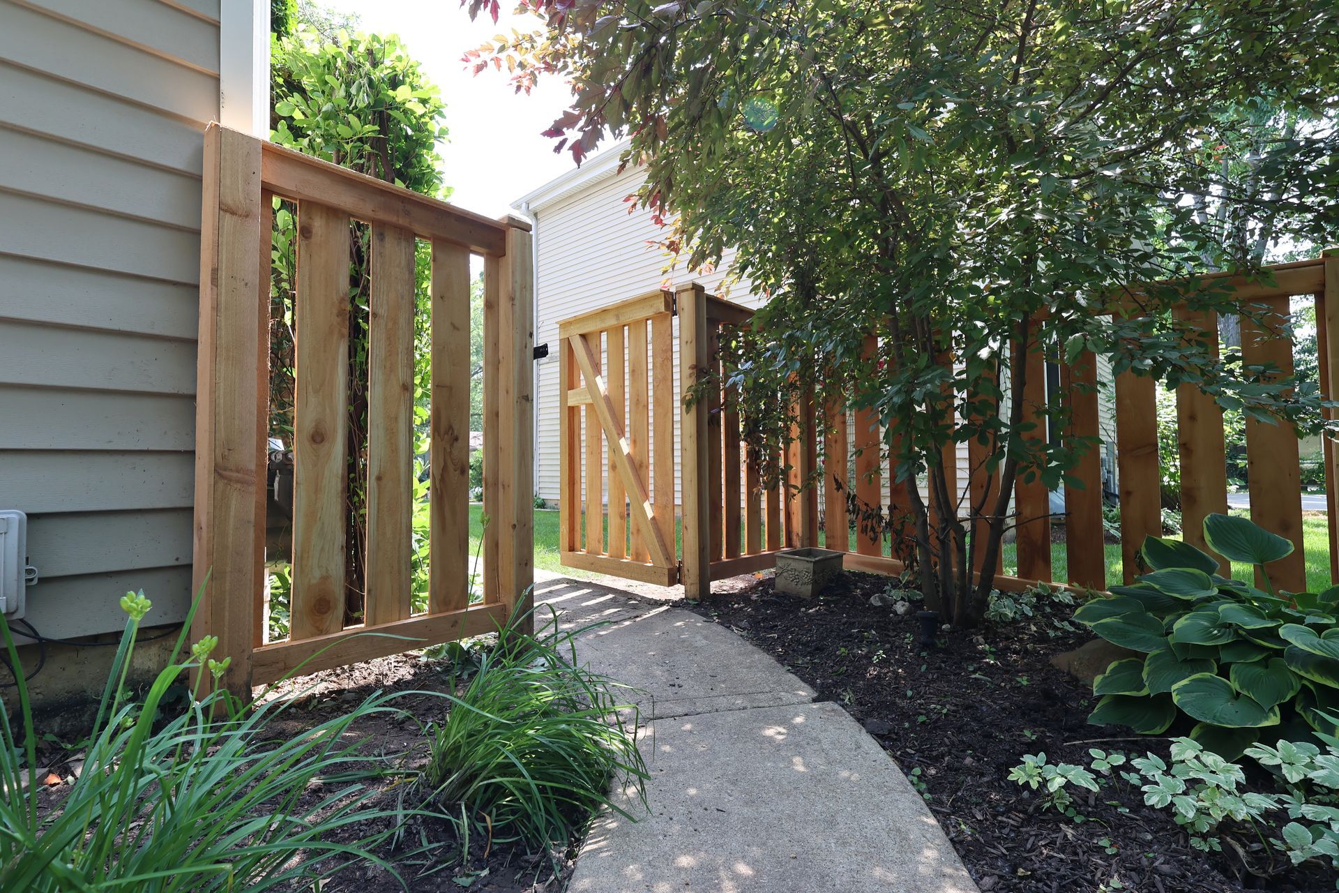 cedar fence installation Illinois