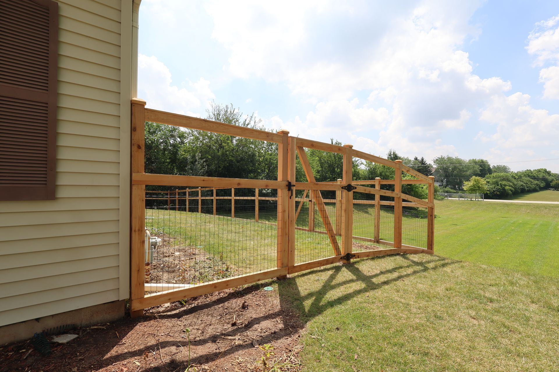 hog wire farm fence installation Illinois