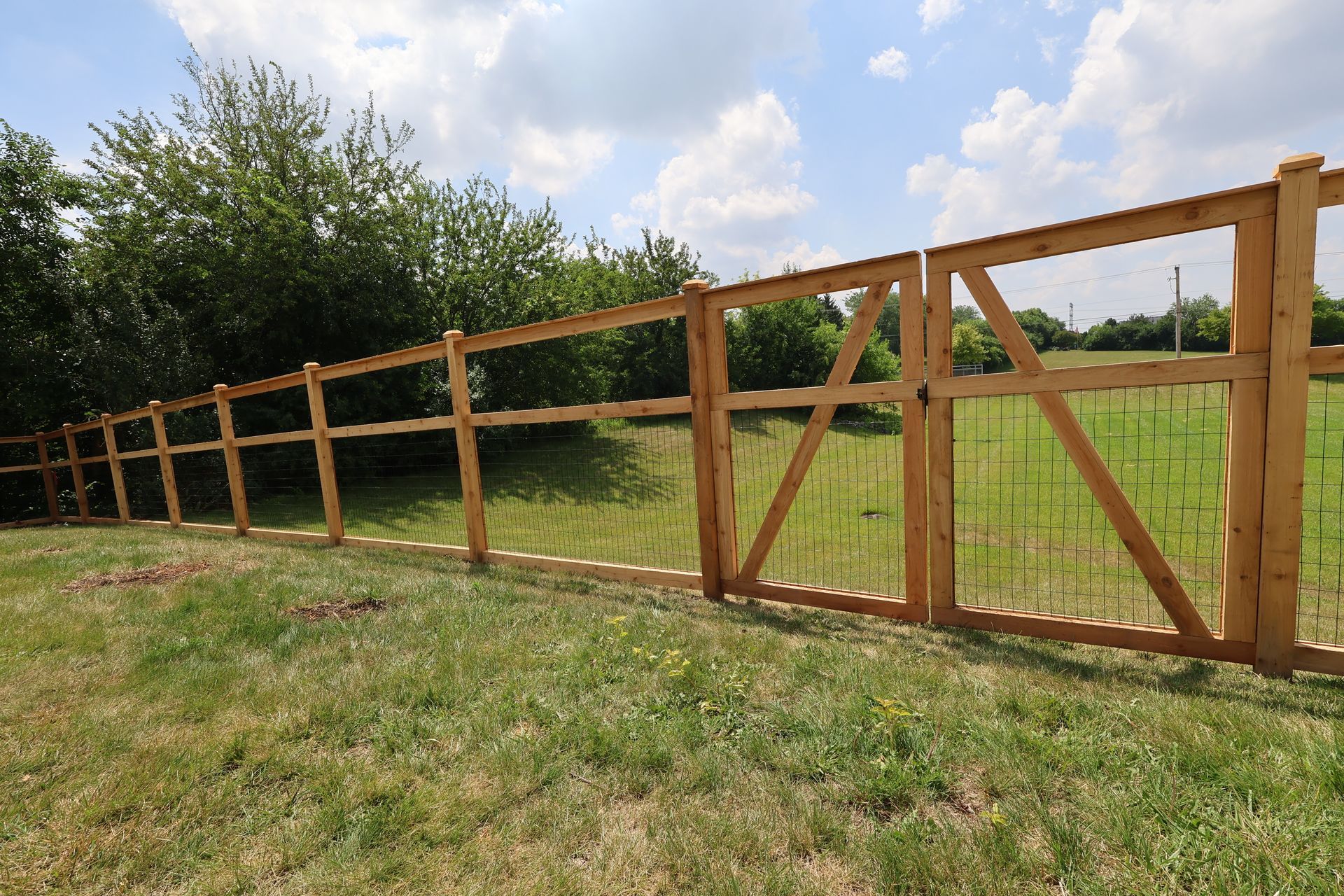 hog wire farm fence installation Illinois