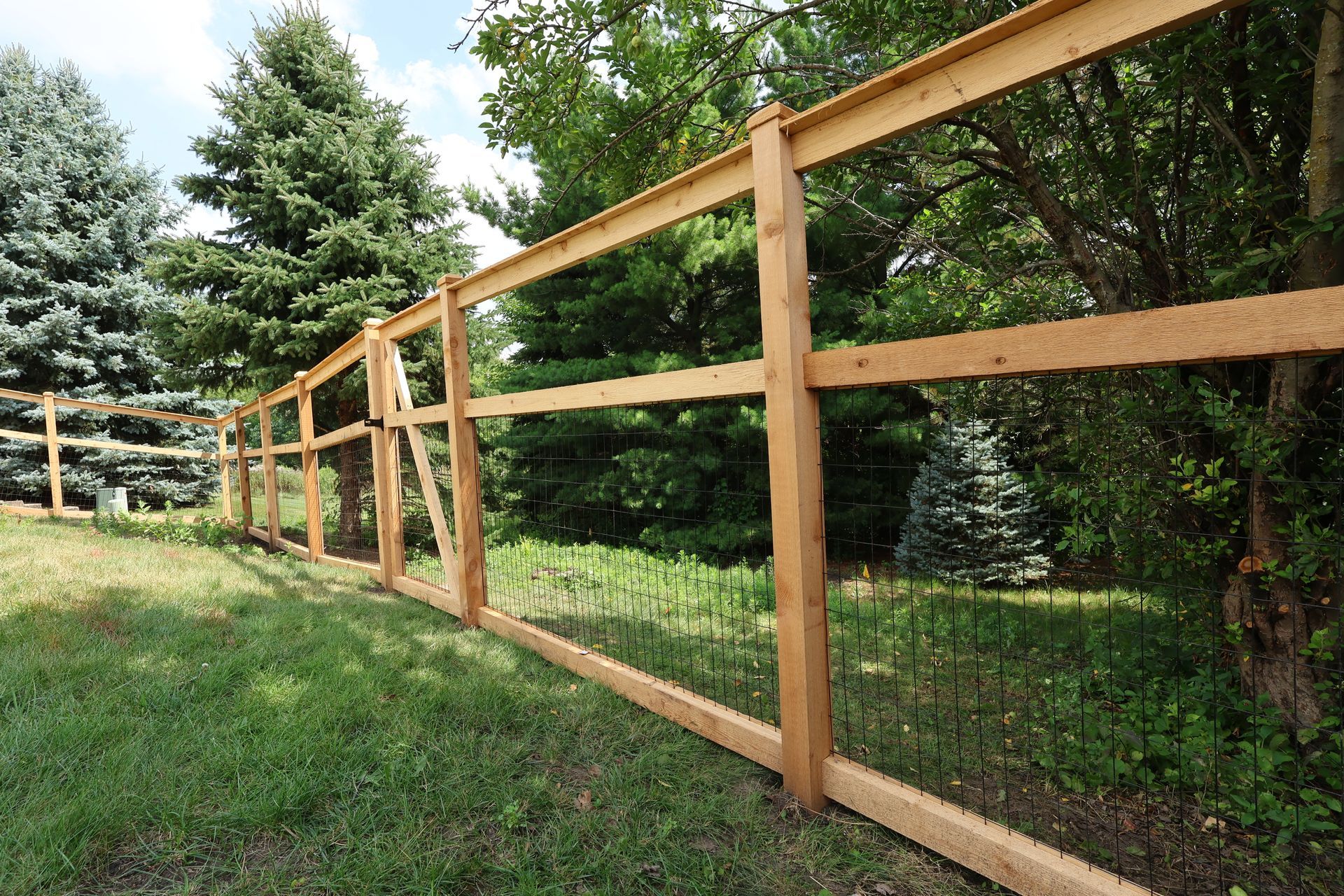 hog wire farm fence installation Illinois