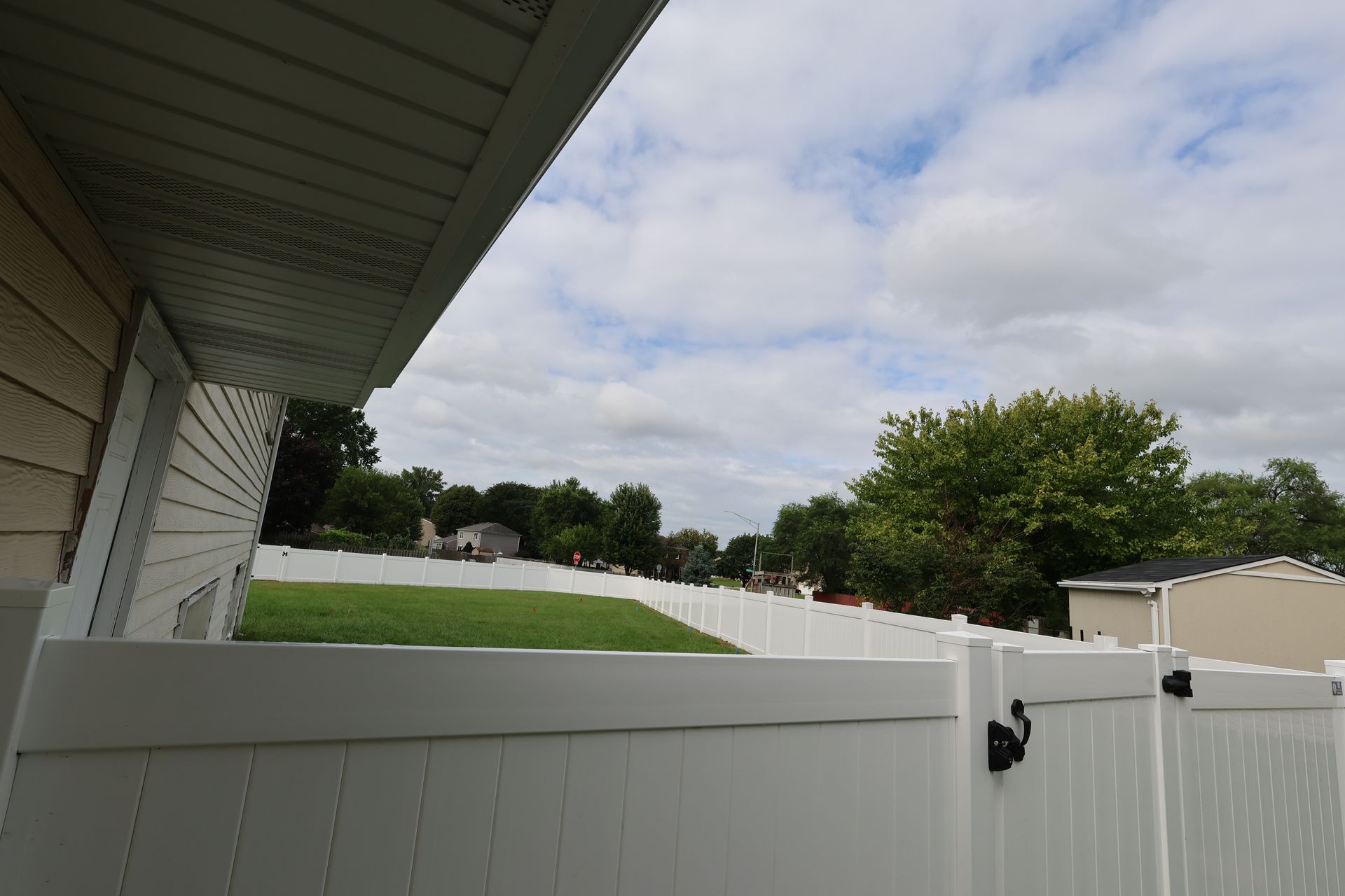vinyl privacy fence installation Illinois