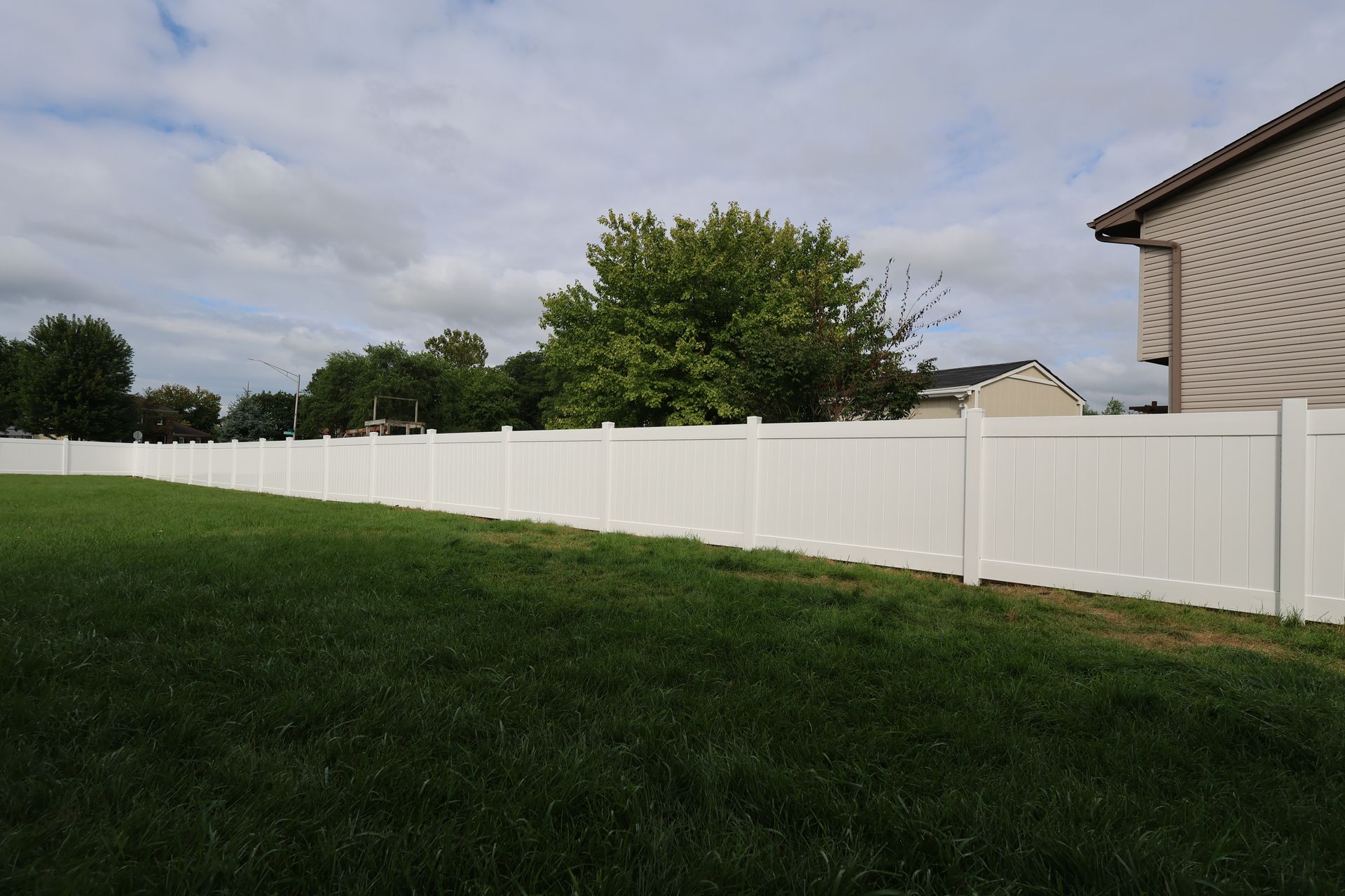 vinyl privacy fence installation Illinois