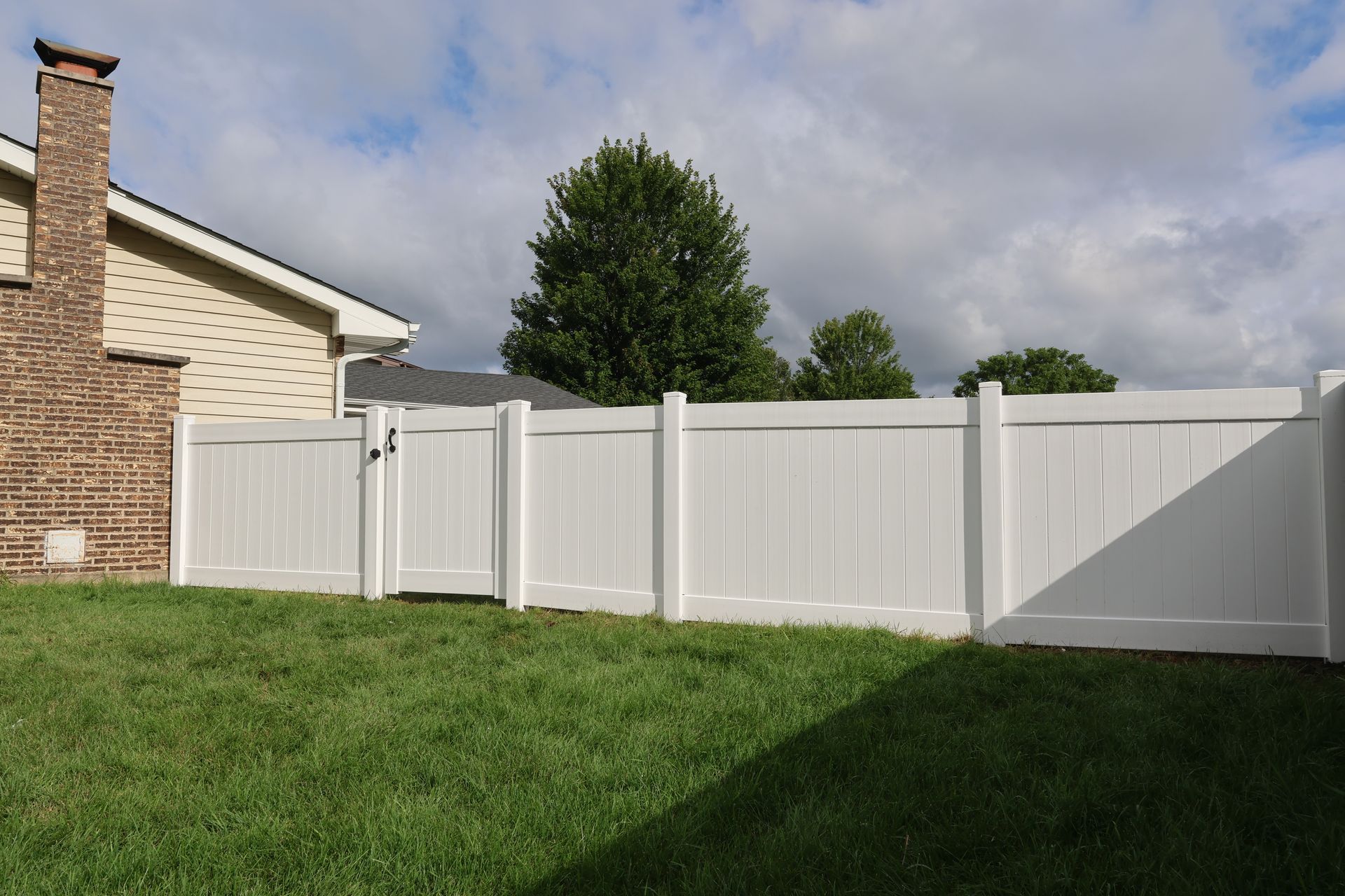 vinyl privacy fence installation Illinois