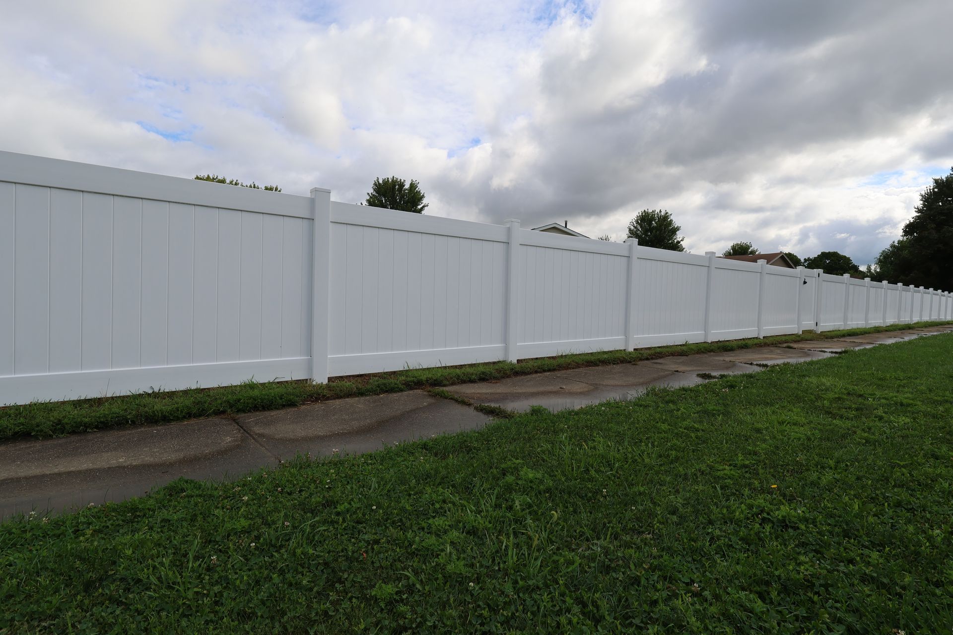 vinyl privacy fence installation Illinois