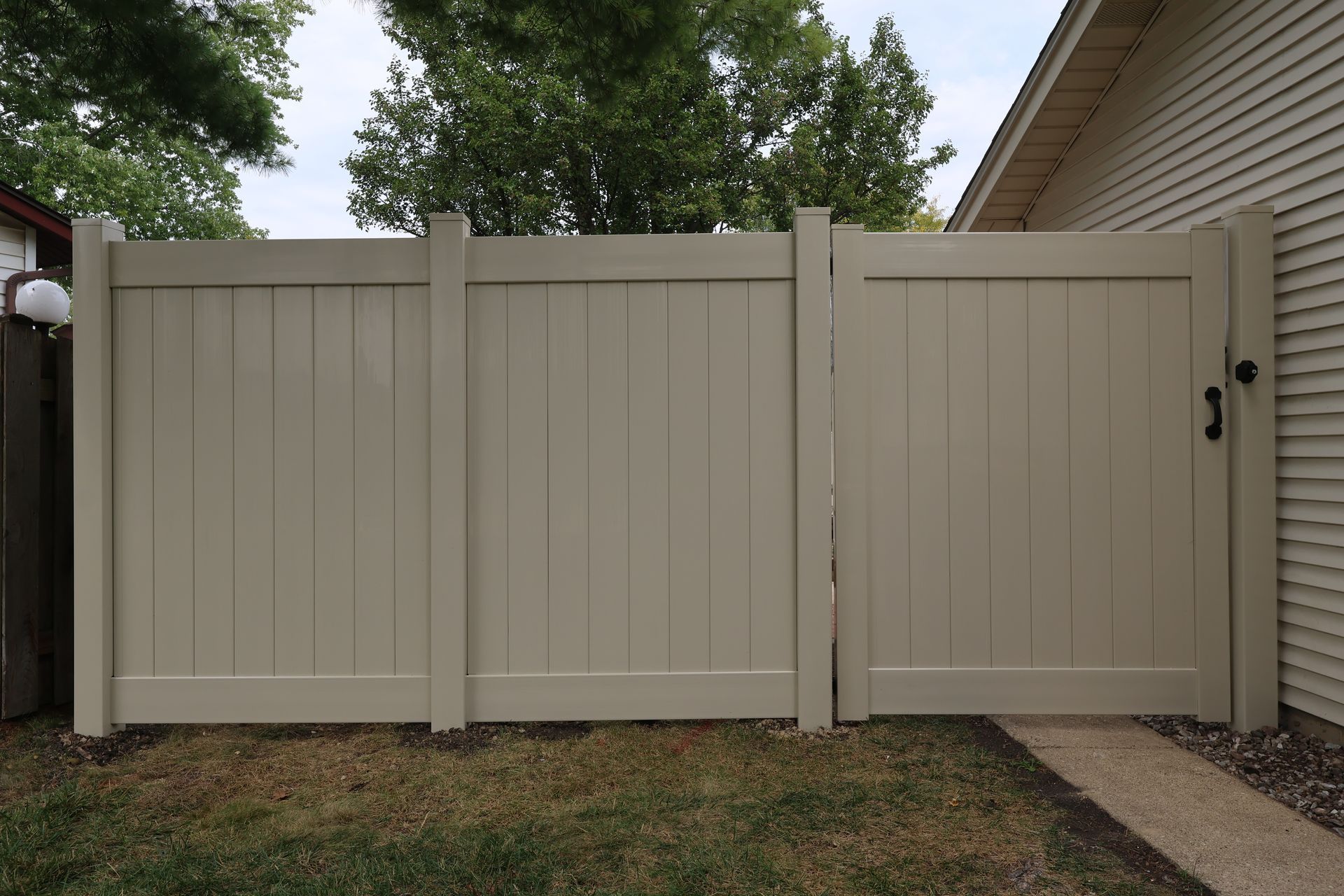 vinyl fence installation Illinois