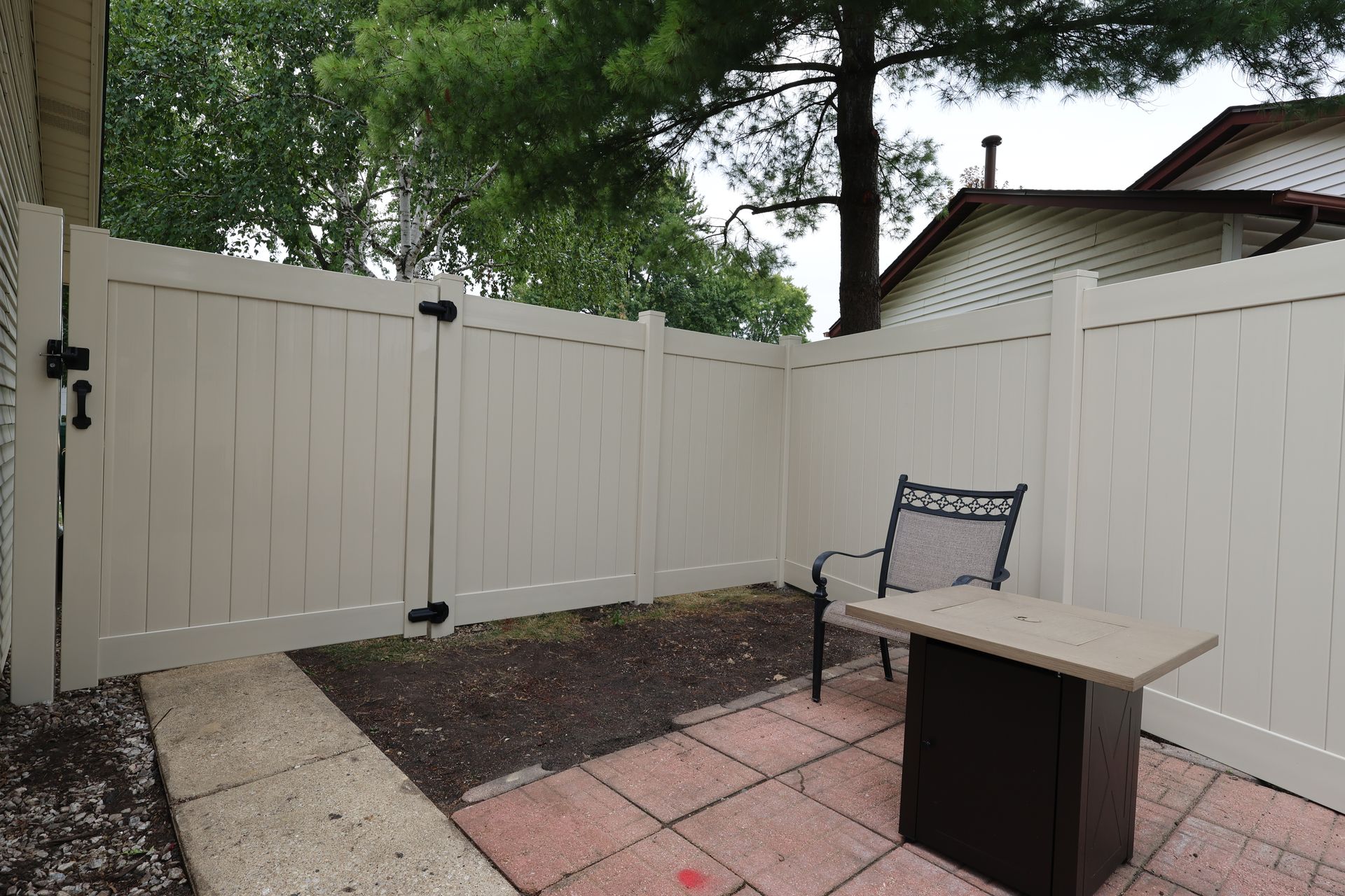 vinyl fence installation Illinois