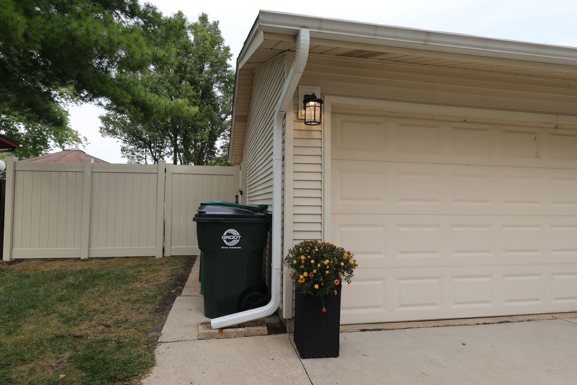 vinyl fence installation Illinois