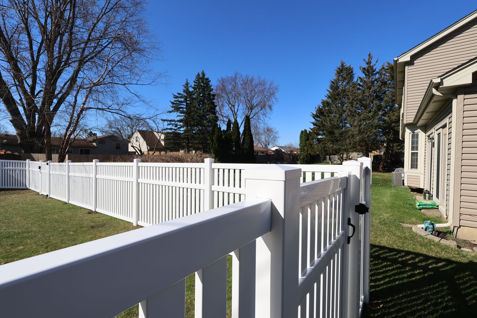 vinyl fence installation Illinois