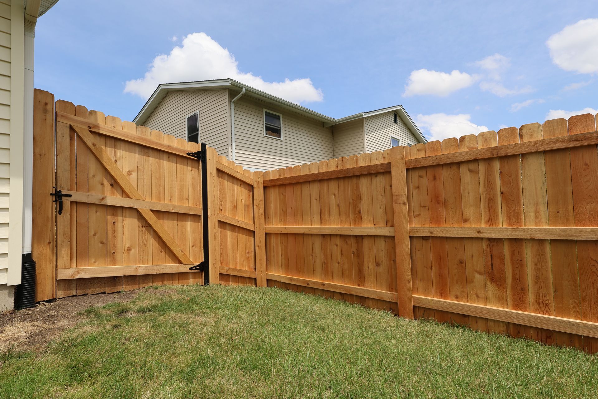 cedar fence installation Illinois