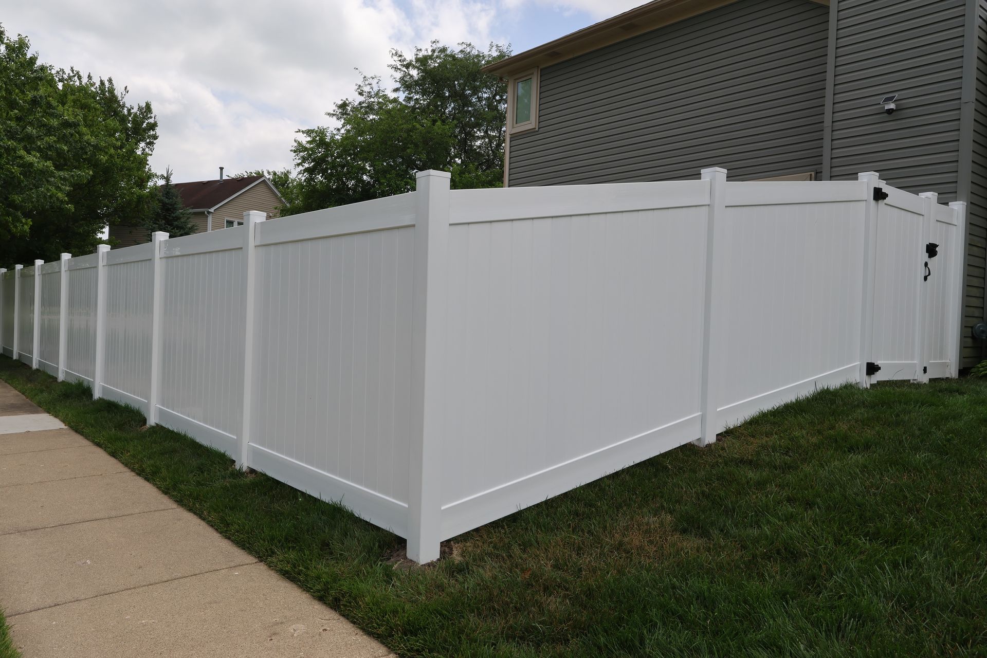 vinyl fence installation Illinois pvc privacy fencing