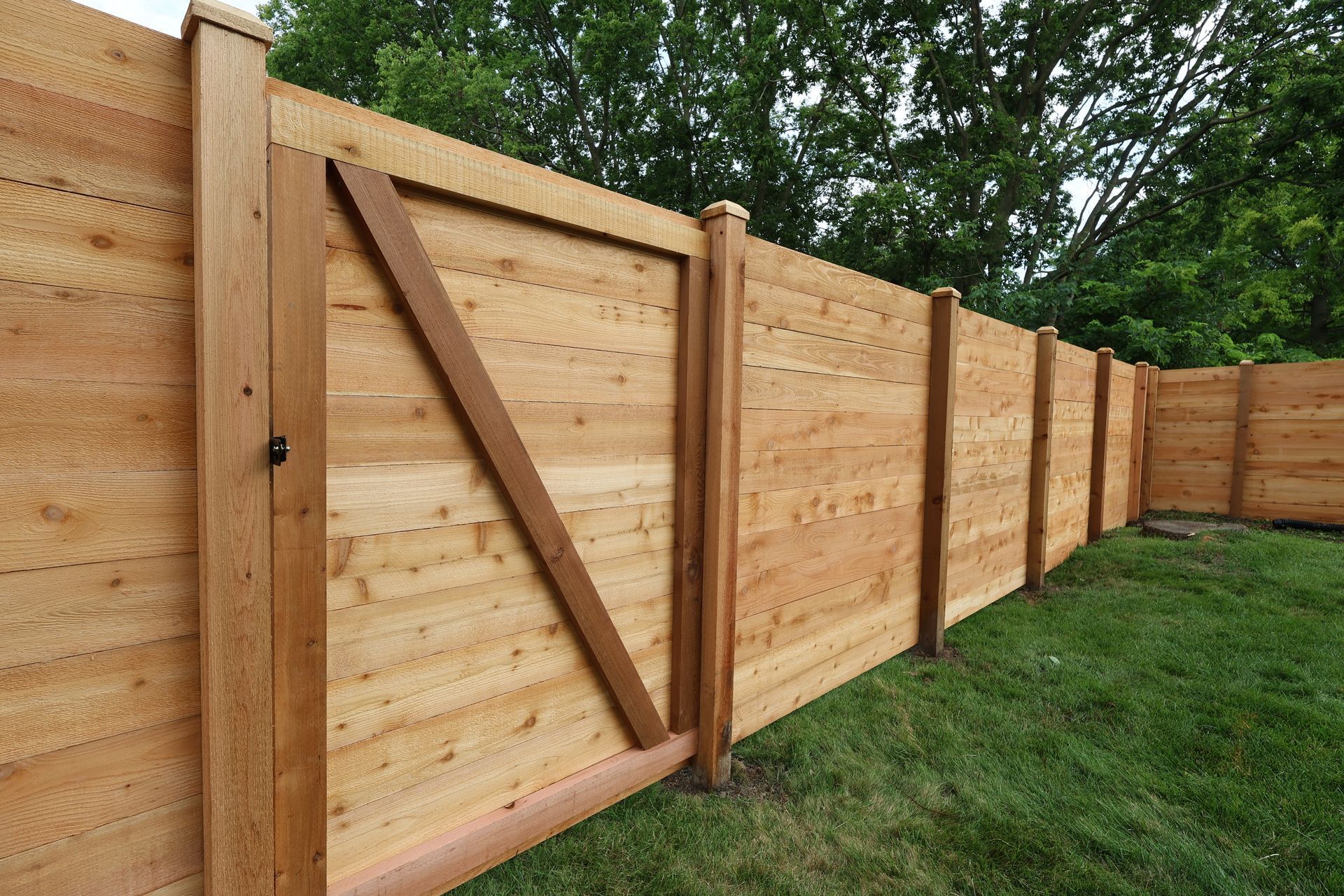 horizontal fence installation Illinois