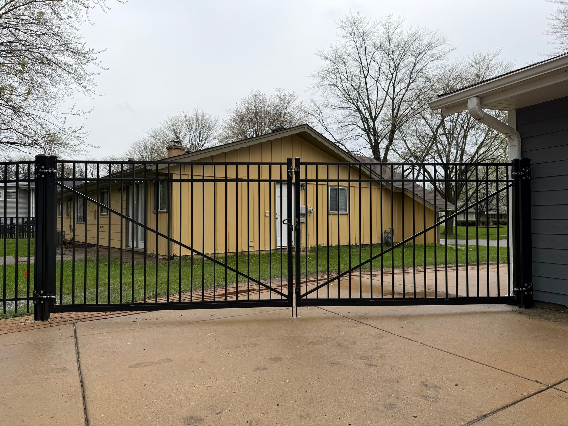 aluminum fence installation Illinois