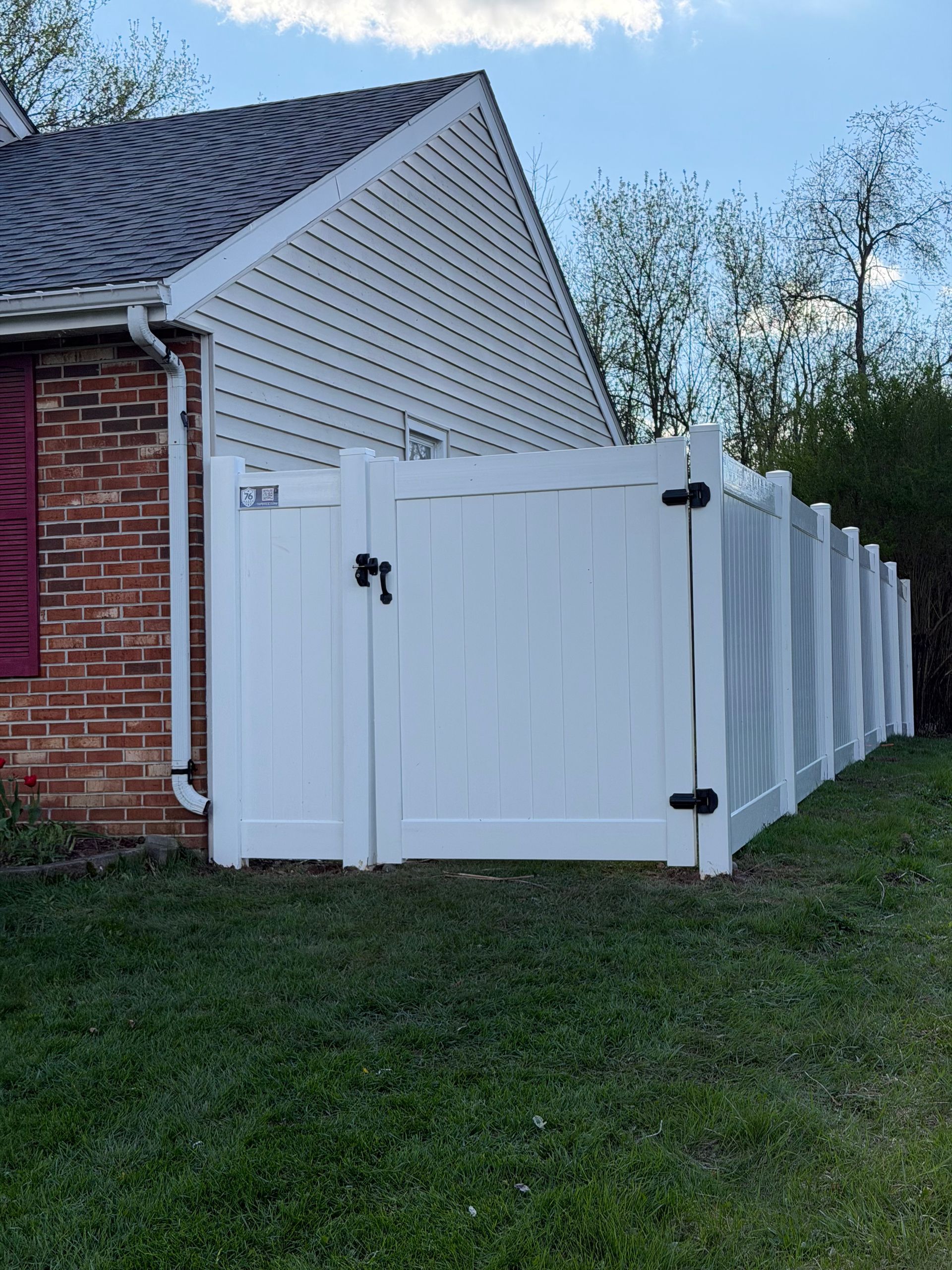vinyl pvc privacy fence installation Illinois