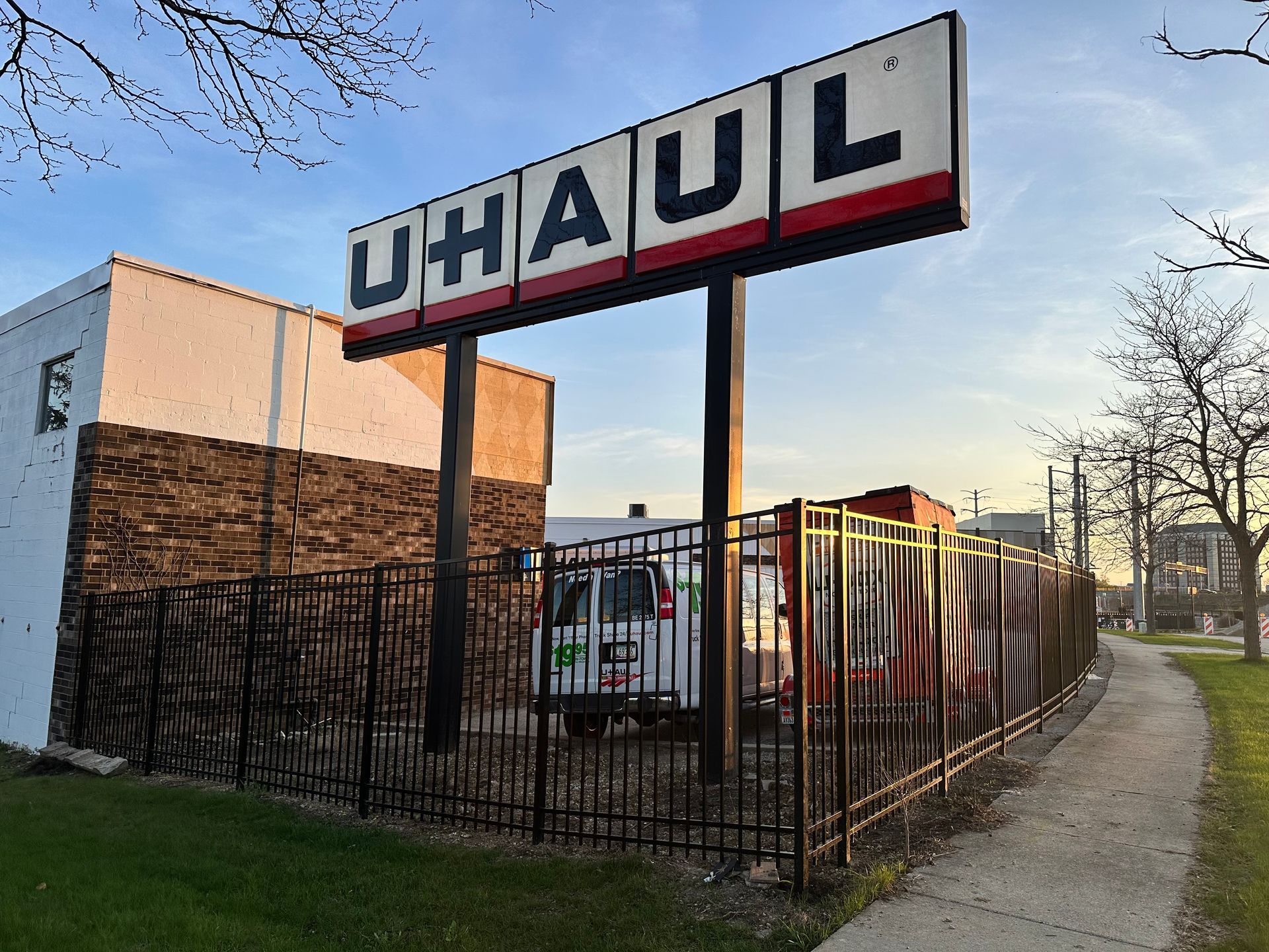 commercial aluminum fence company illinois