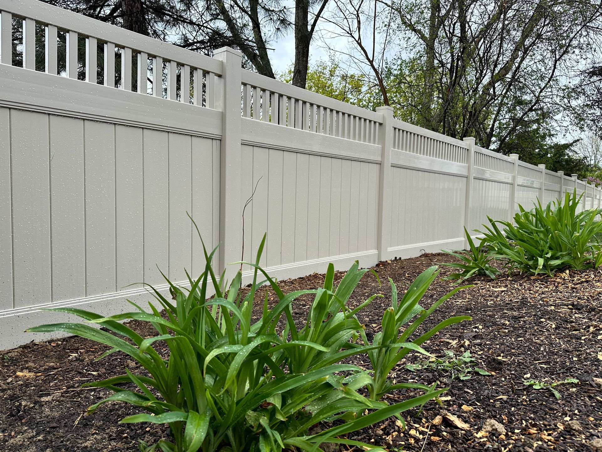 vinyl fence installation Illinois