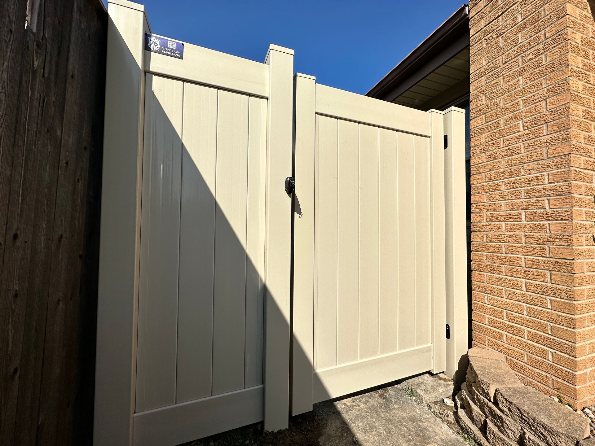 vinyl fence installation Illinois