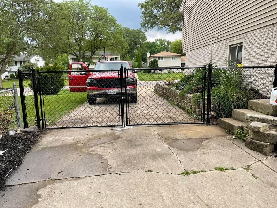 chain link fence installation Illinois