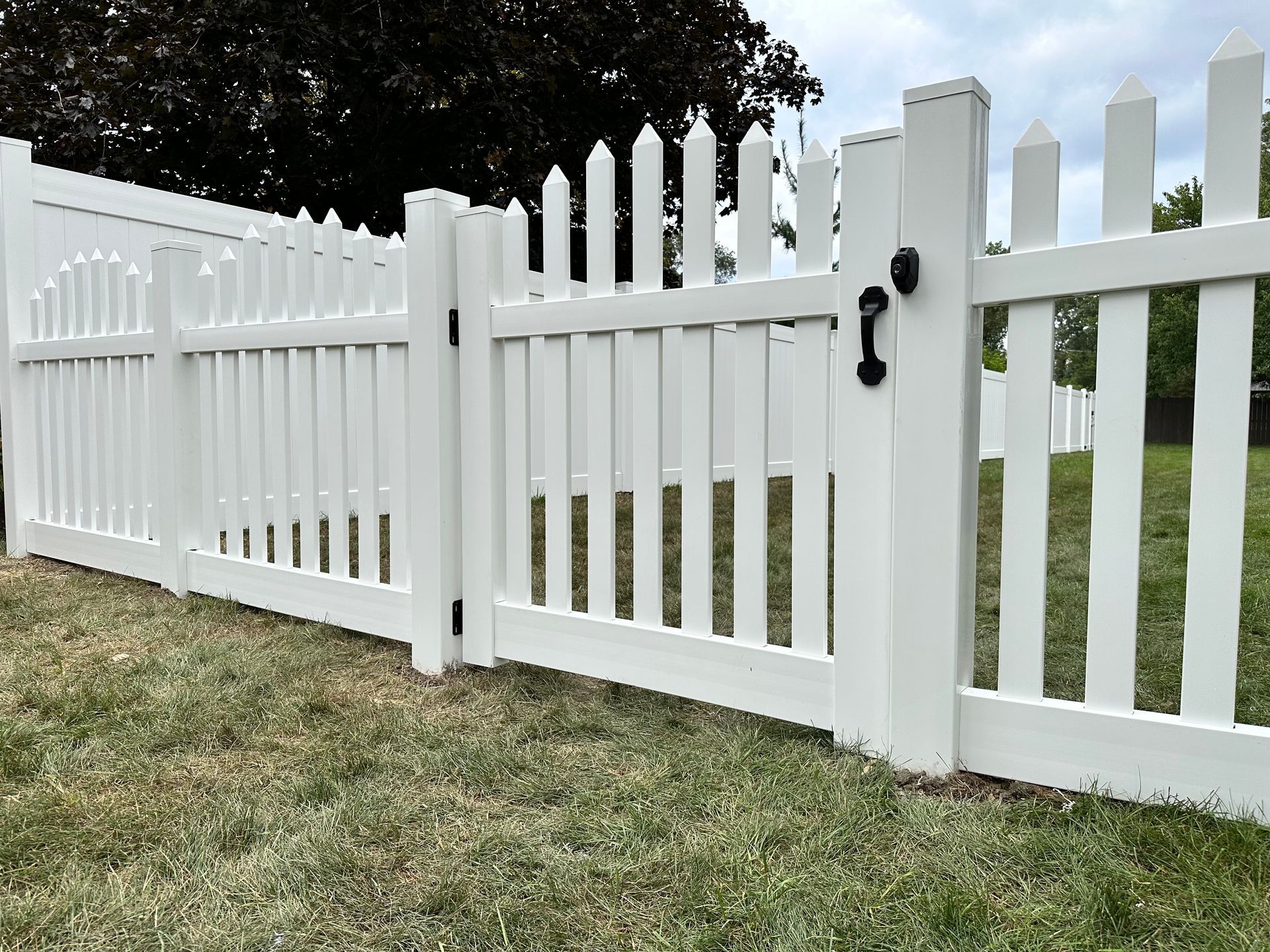 vinyl fence installation Illinois
