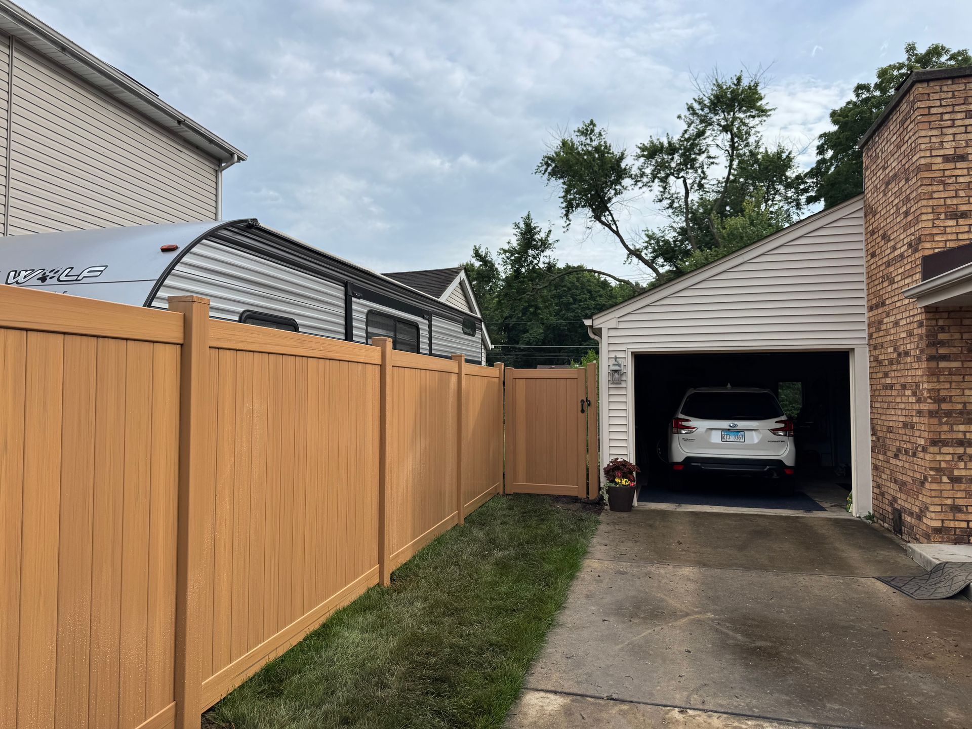 vinyl fence installation Illinois