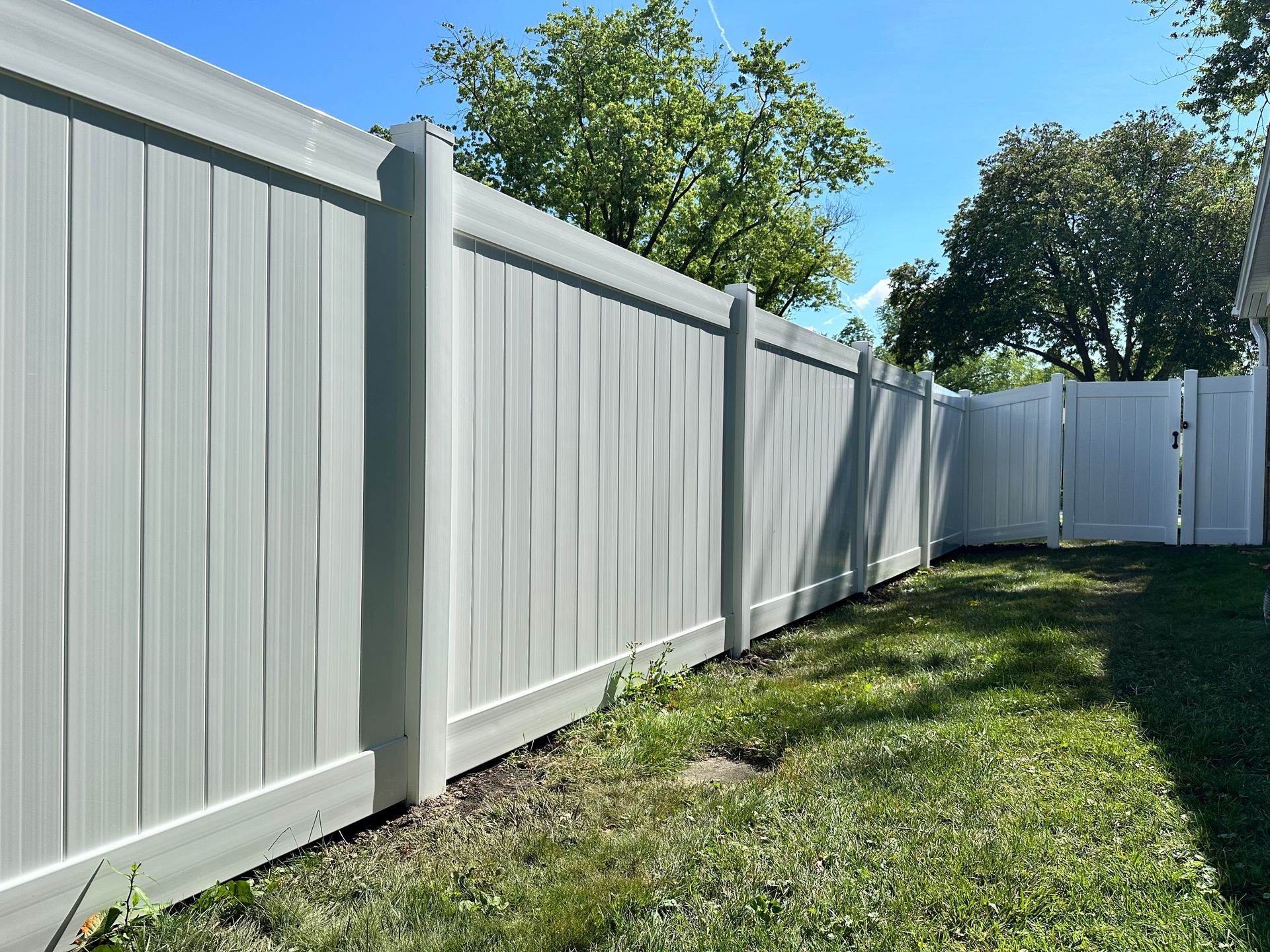 vinyl fence installation Illinois