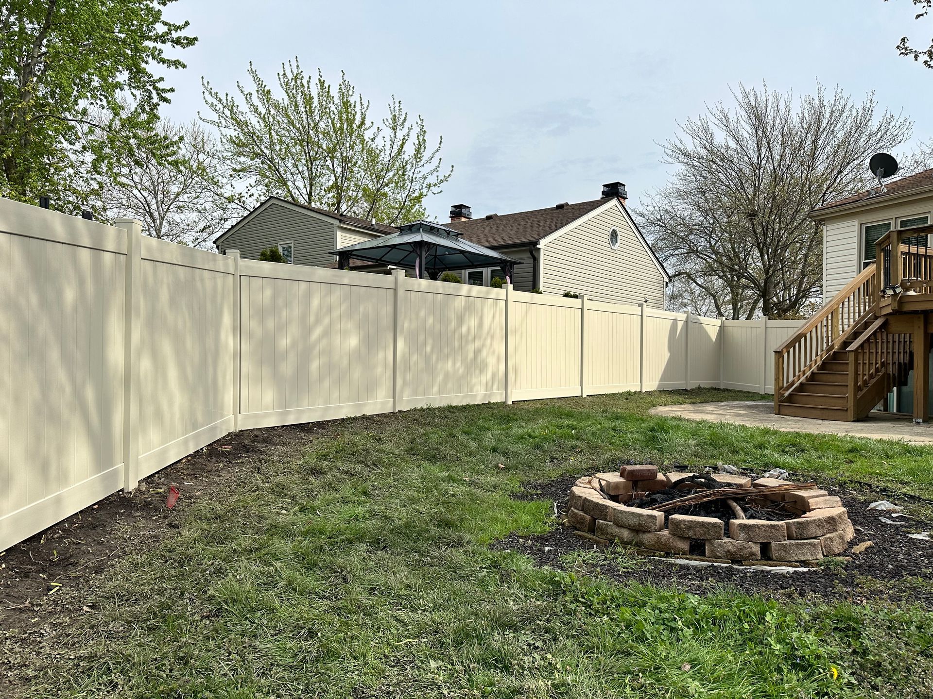 vinyl fence installation Illinois