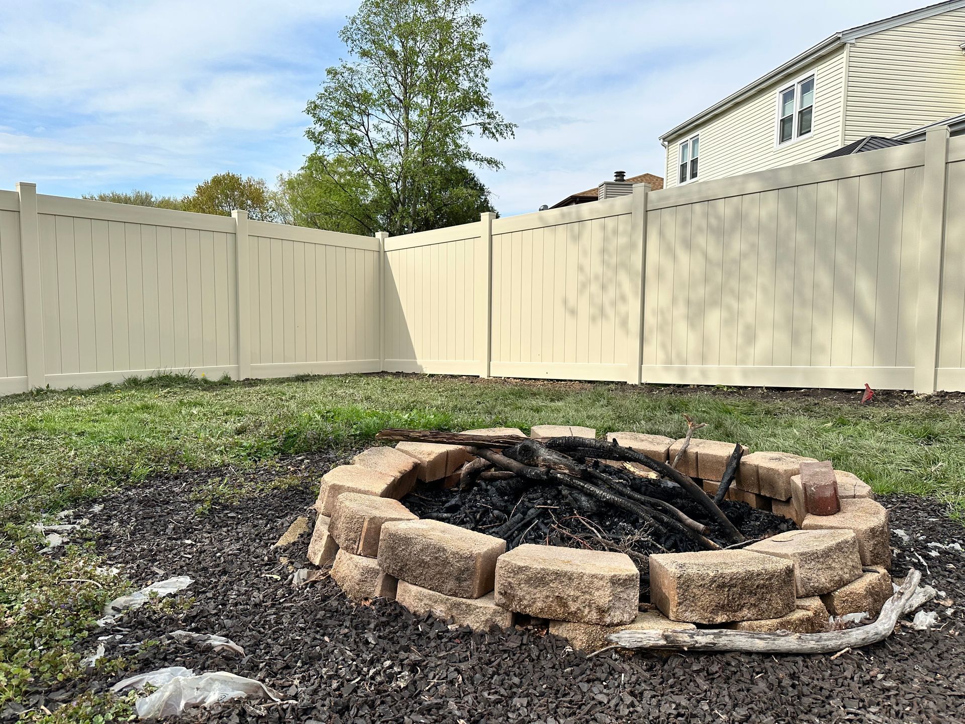 vinyl fence installation Illinois