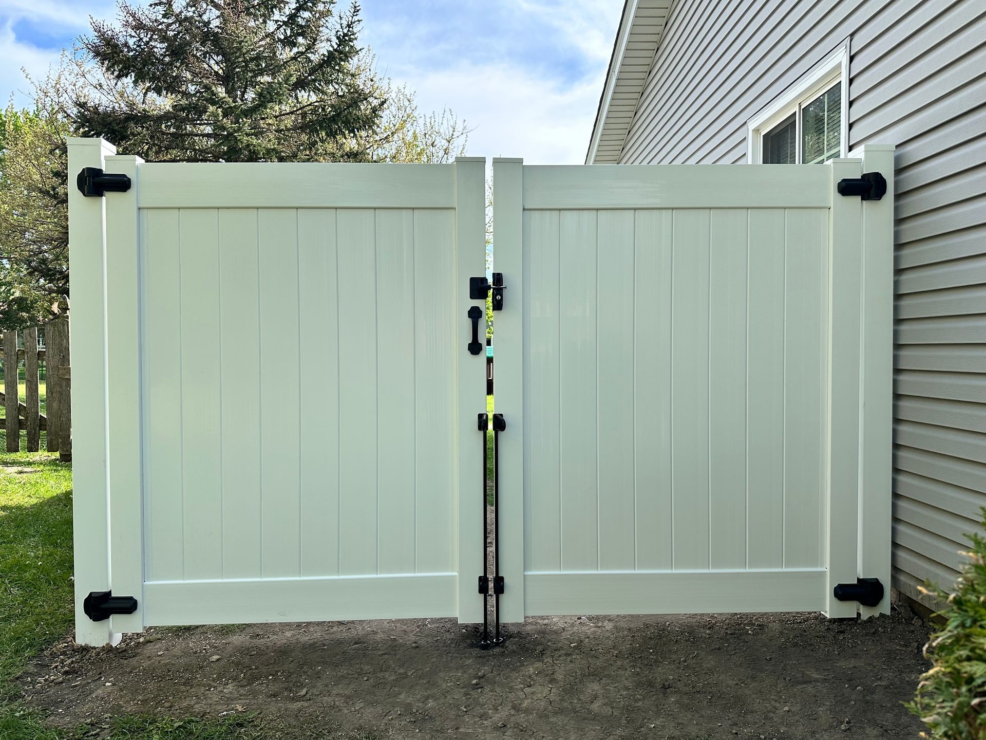 vinyl fence installation Illinois