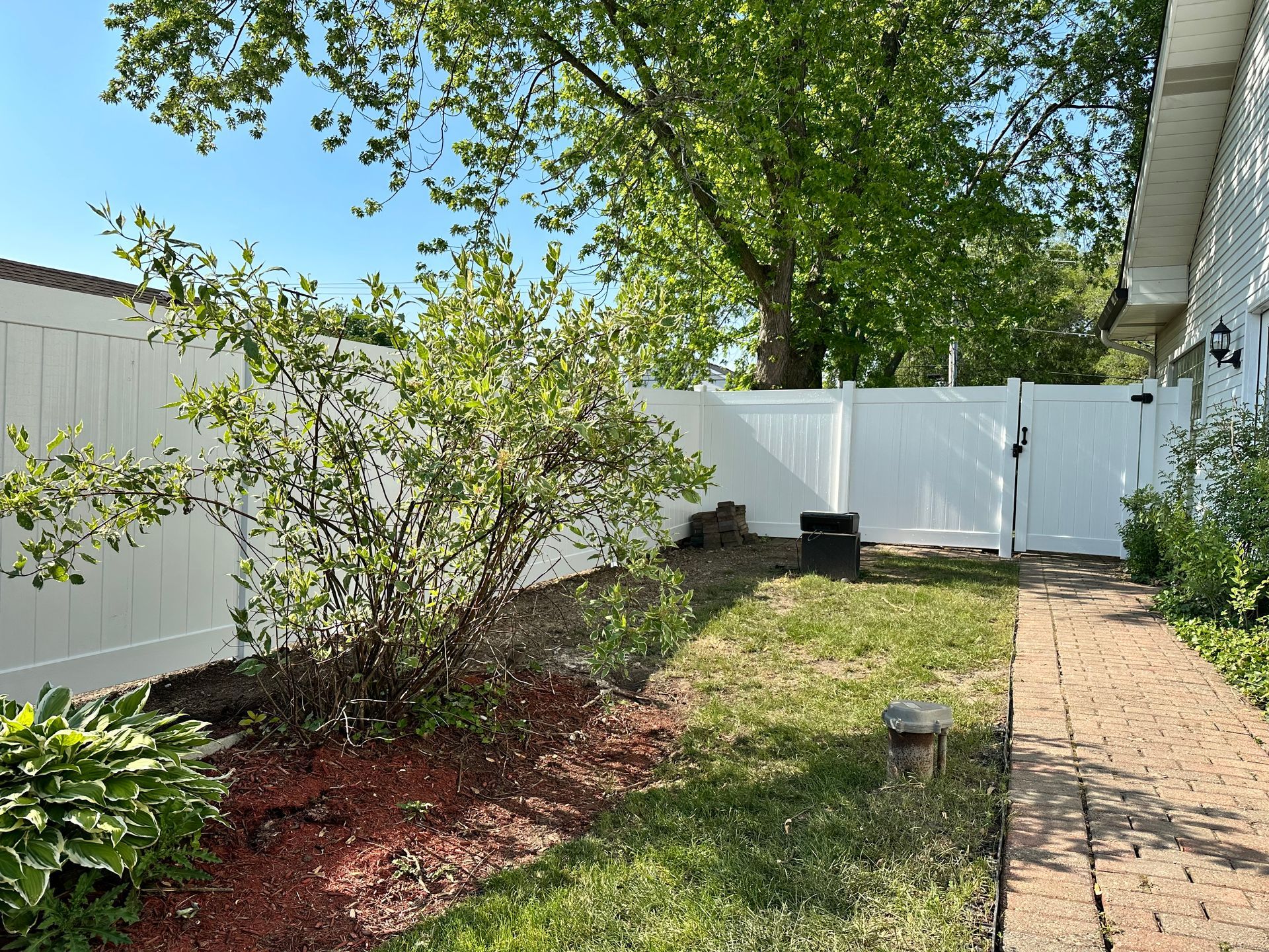 vinyl fence installation Illinois