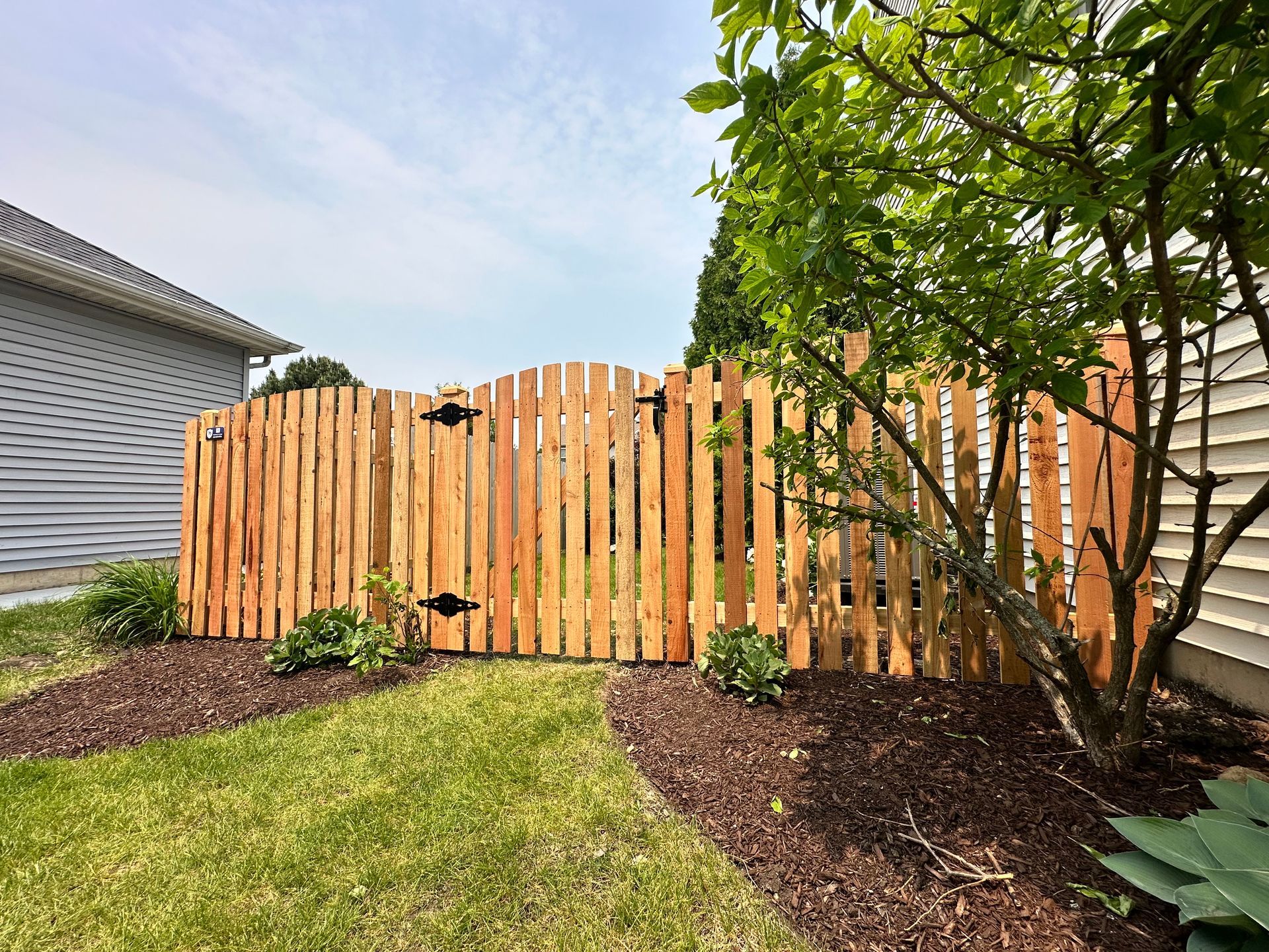 cedar cedar fence installation Illinoisinstallation Illinois