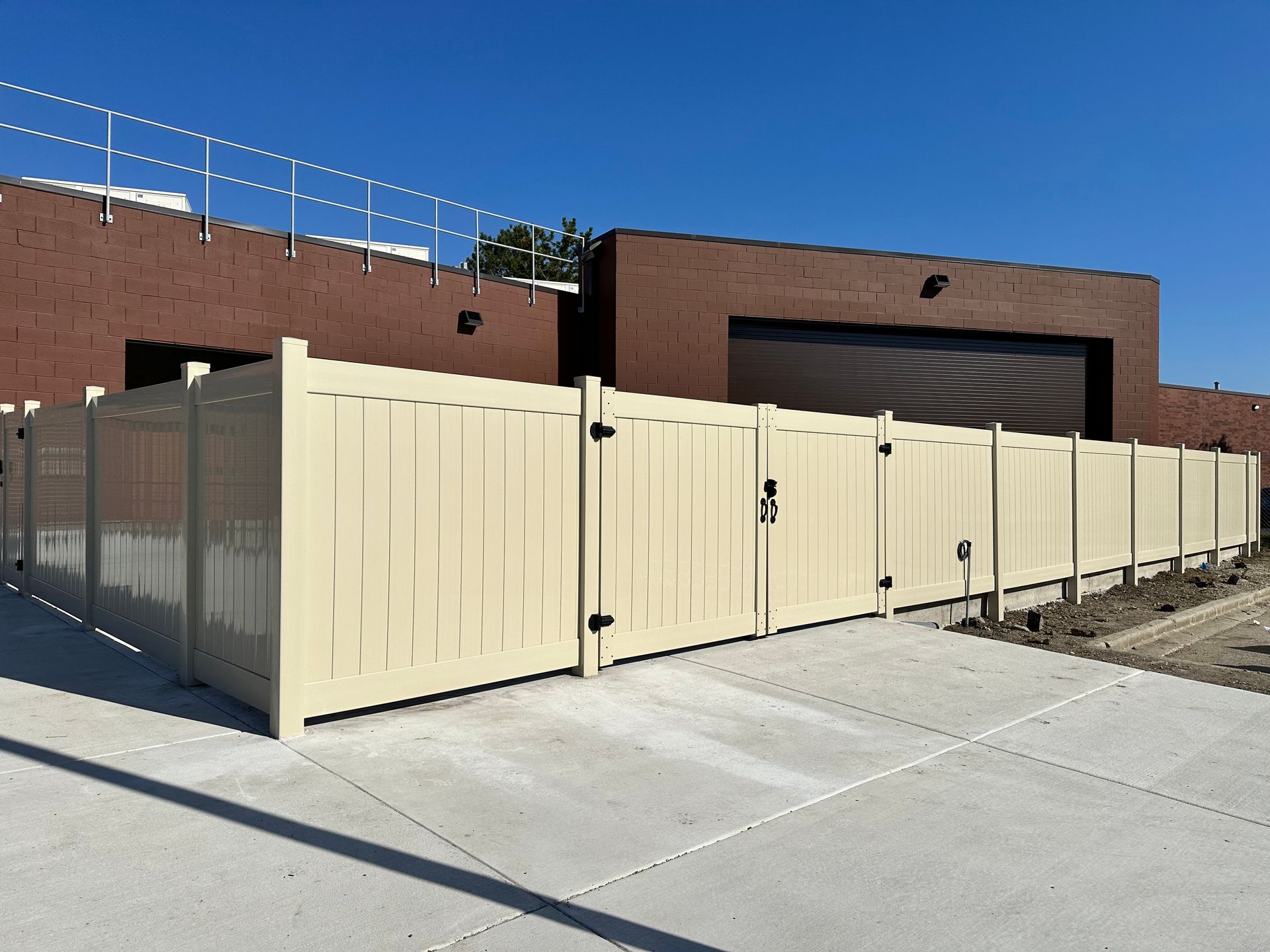 commercial vinyl fence installation illinois