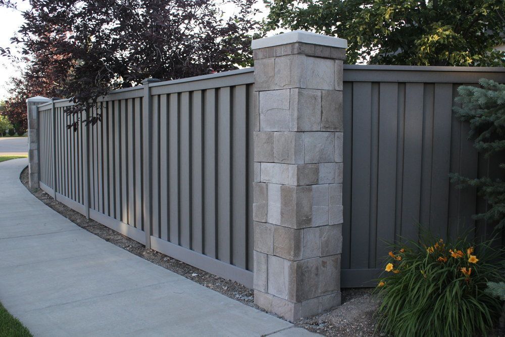 Composite fence installation Illinois