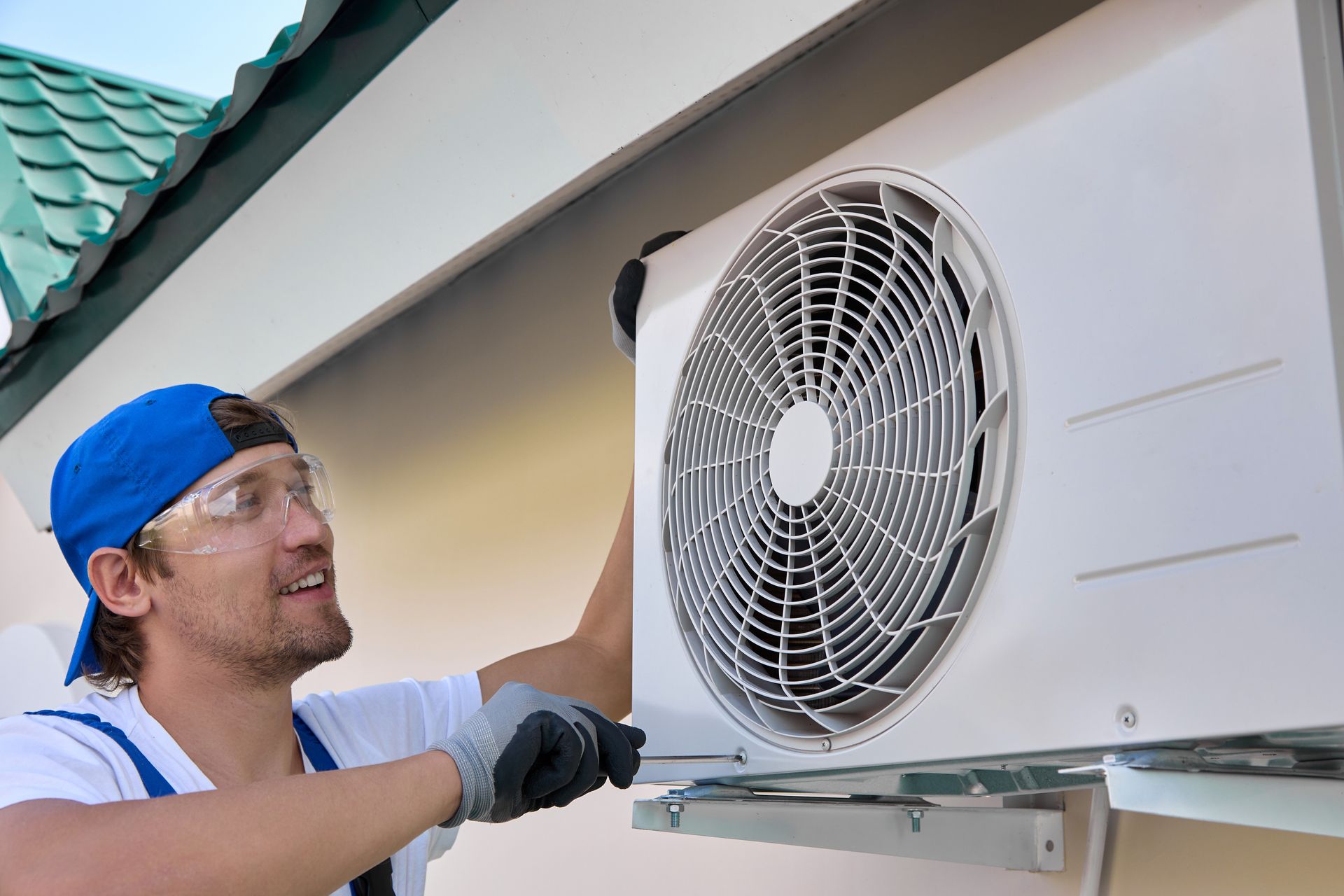 Repair and preventive maintenance of air-conditioned equipment with Logicool