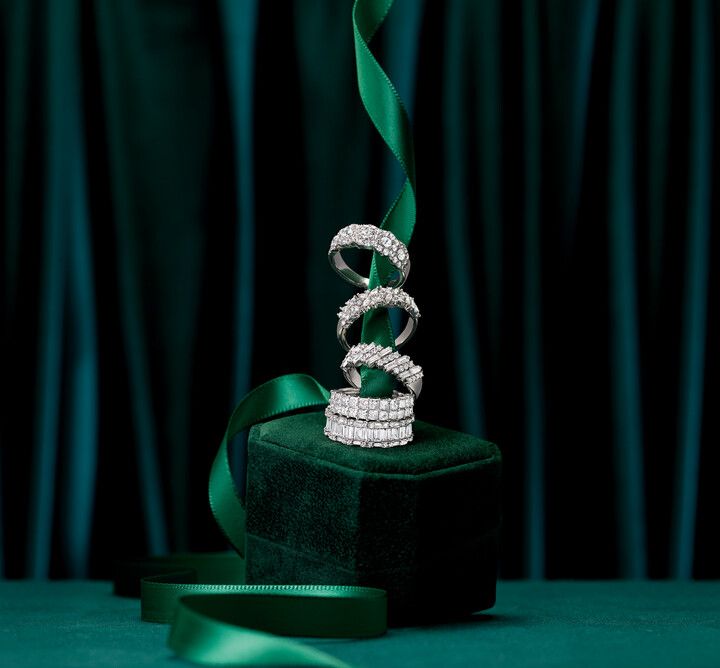 Three rings are stacked on top of each other on a green box.