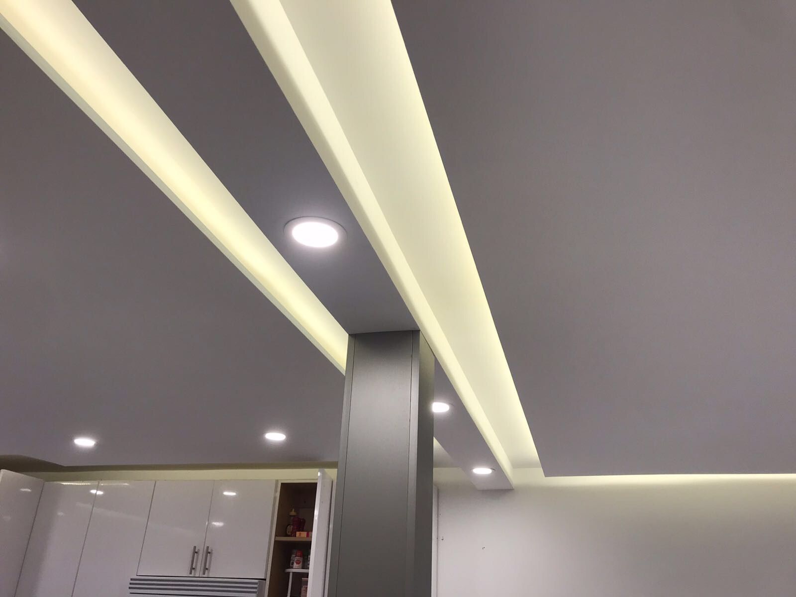 LED cove lighting and recessed ceiling lights in modern electrical ceiling design
