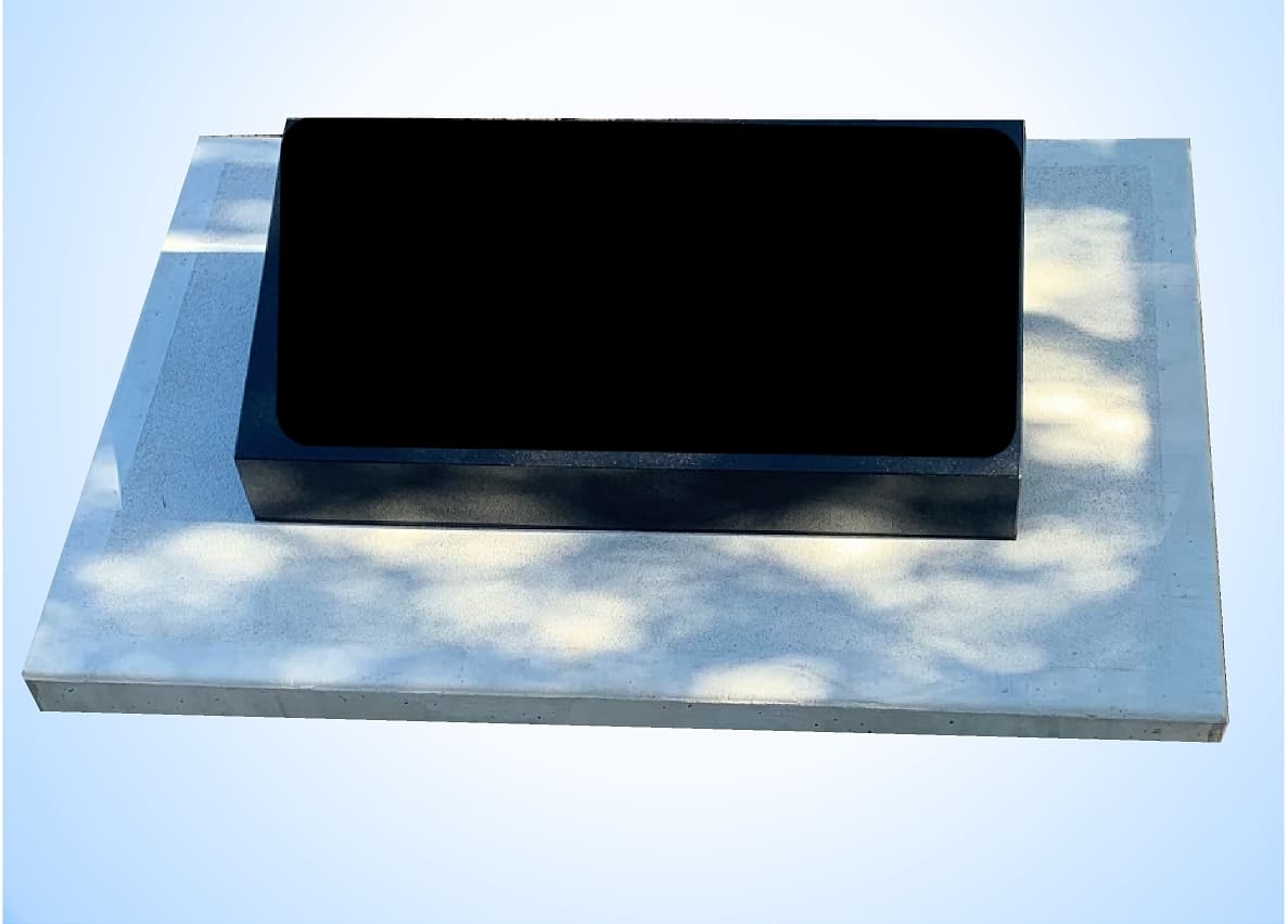 Black Sloper Lawn Monument — S.R. Horder Monumental Masons in Rutherford, NSW