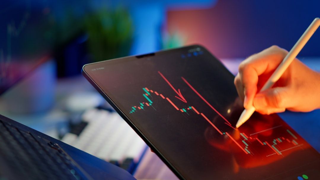 business owner analyzing digital growth charts - cómo elegir una agencia seo