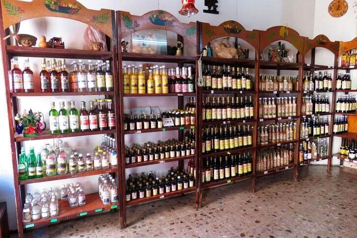 FÁBRICA DE VINOS Y LICORES LA FAMA