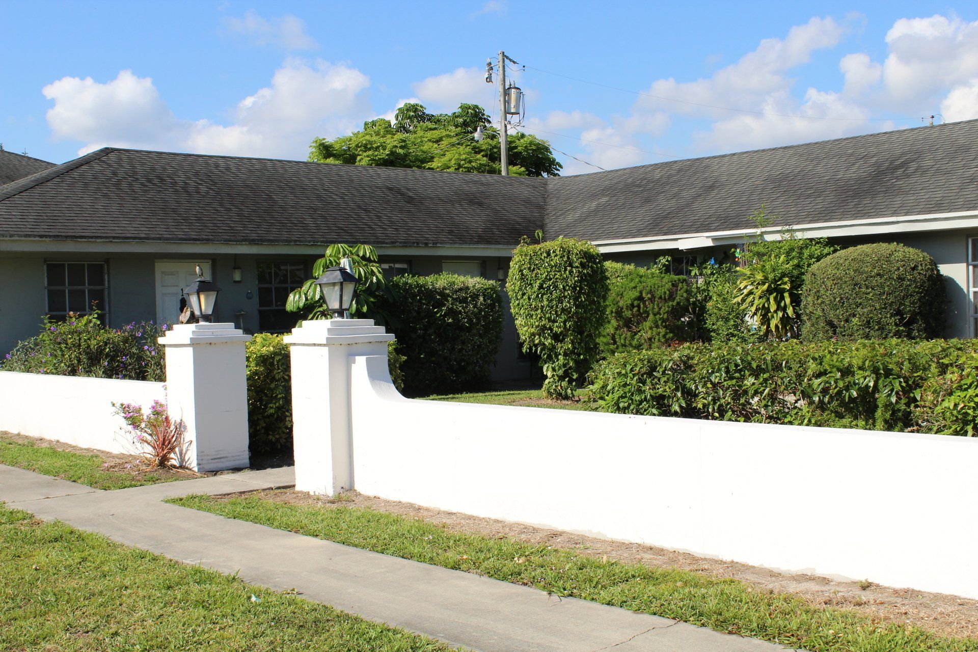 Sunquest Apartments exterior