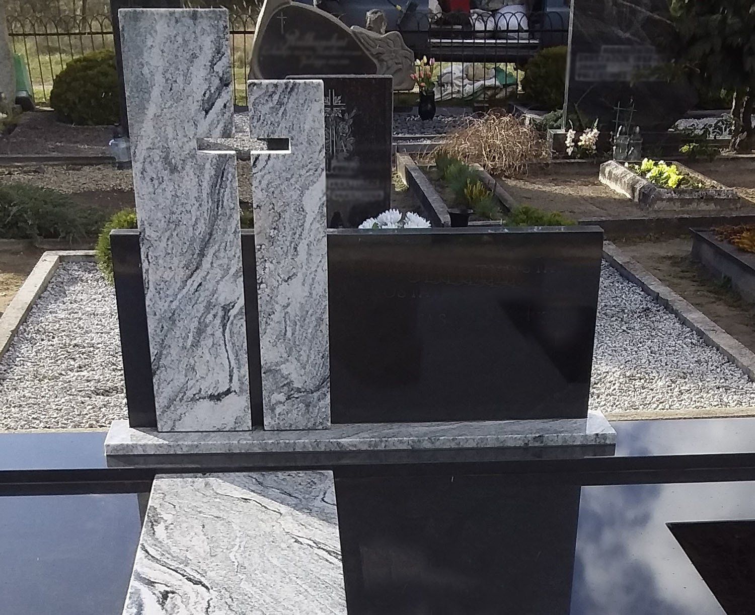 Dviejų dalių paminklai