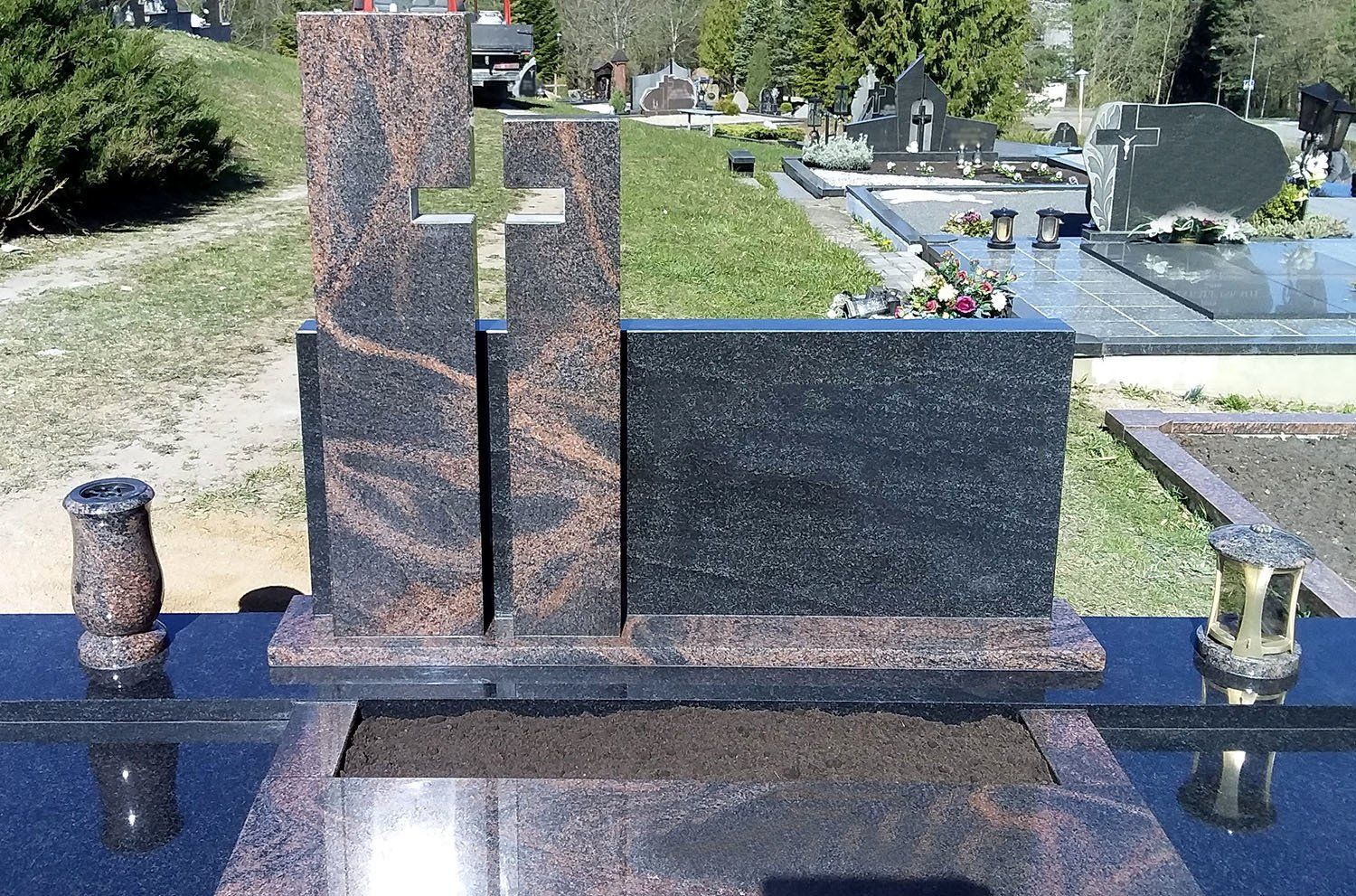 Dviejų dalių paminklai